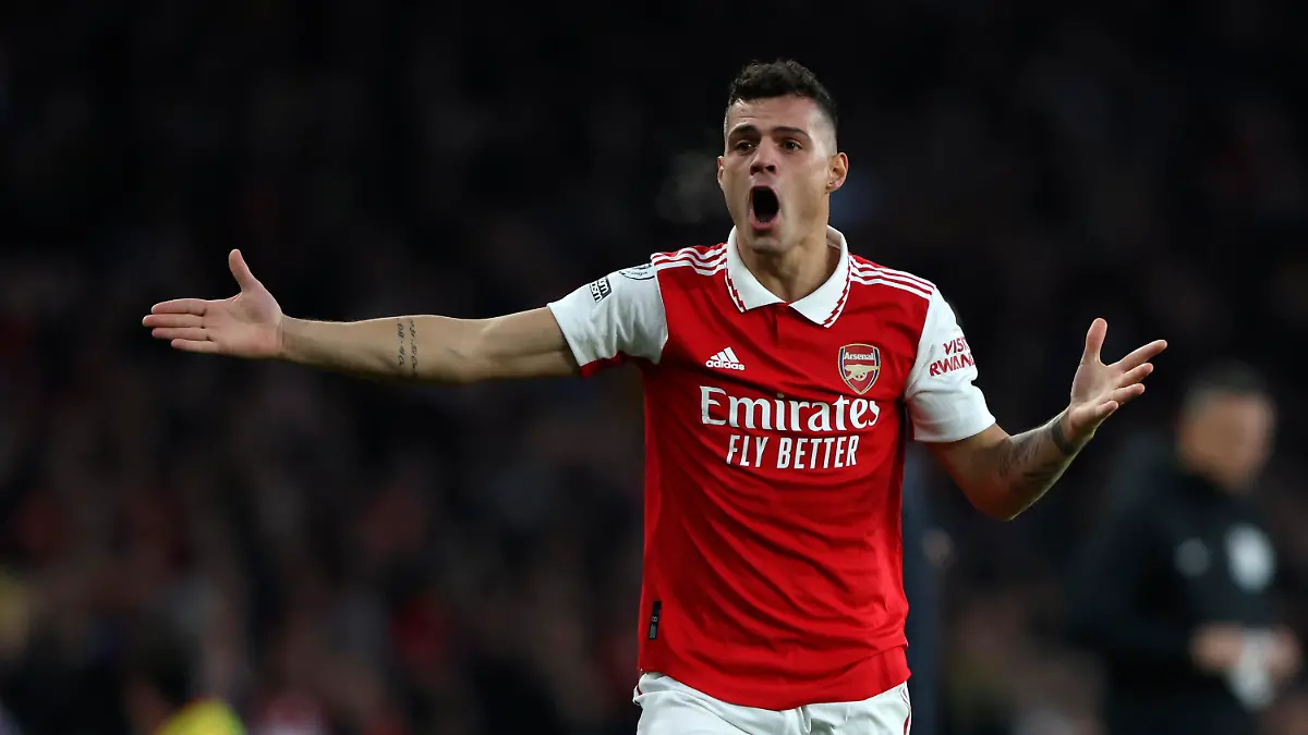 ARCHIV - 22.01.2023, Großbritannien, London: Fußball: Premier League, England, FC Arsenal - Manchester United, im Emirates Stadion: Granit Xhaka vom FC Arsenal reagiert während des Spiels. (zu dpa: «Medien: Xhaka zurück in die Bundesliga? - Leverkusener Interesse») Foto: Ian Walton/AP/dpa +++ dpa-Bildfunk +++