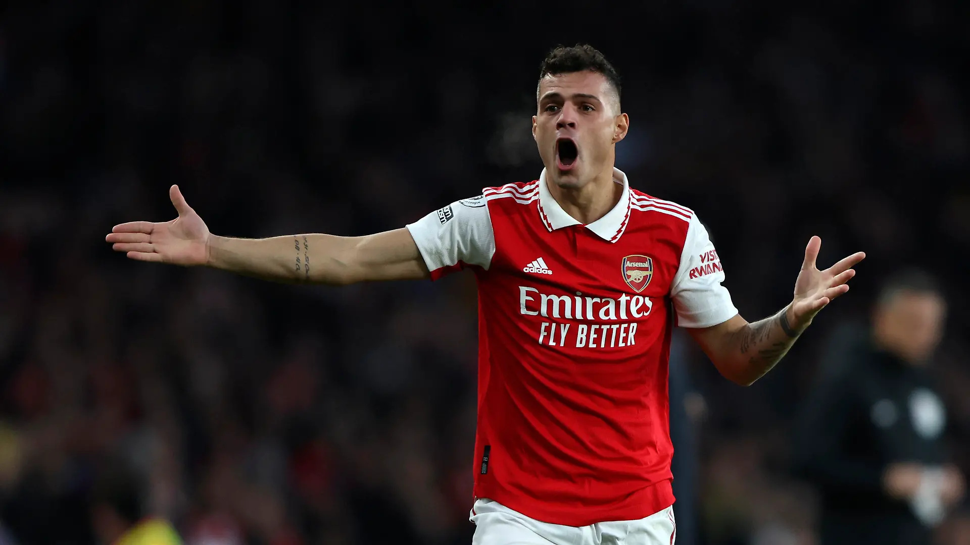 ARCHIV - 22.01.2023, Großbritannien, London: Fußball: Premier League, England, FC Arsenal - Manchester United, im Emirates Stadion: Granit Xhaka vom FC Arsenal reagiert während des Spiels. (zu dpa: «Medien: Xhaka zurück in die Bundesliga? - Leverkusener Interesse») Foto: Ian Walton/AP/dpa +++ dpa-Bildfunk +++
