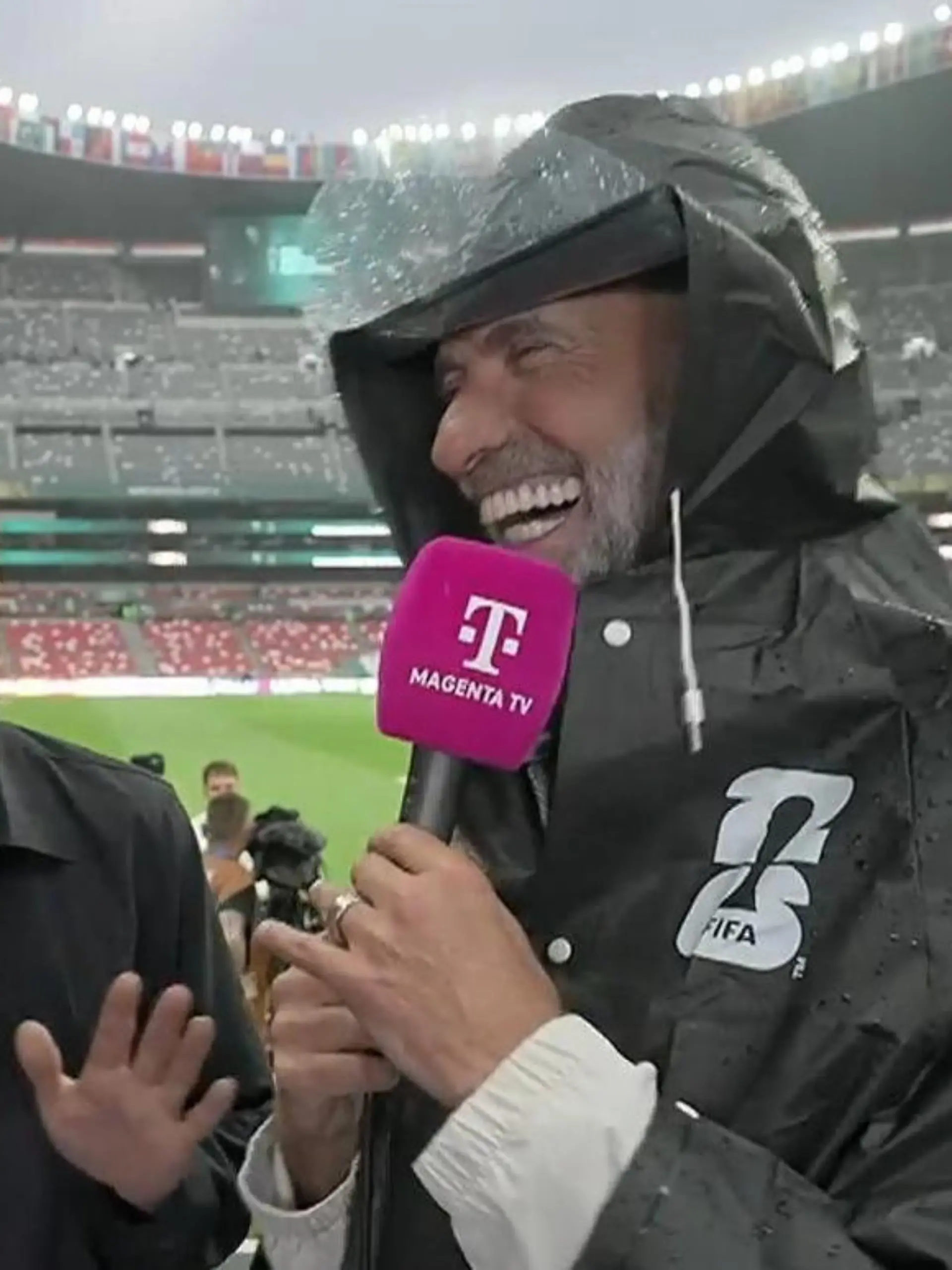 Bild zu: "Jürgen Klopp als Feuerwehrmann! WM-Team um Thomas Müller sorgt für Lacher"