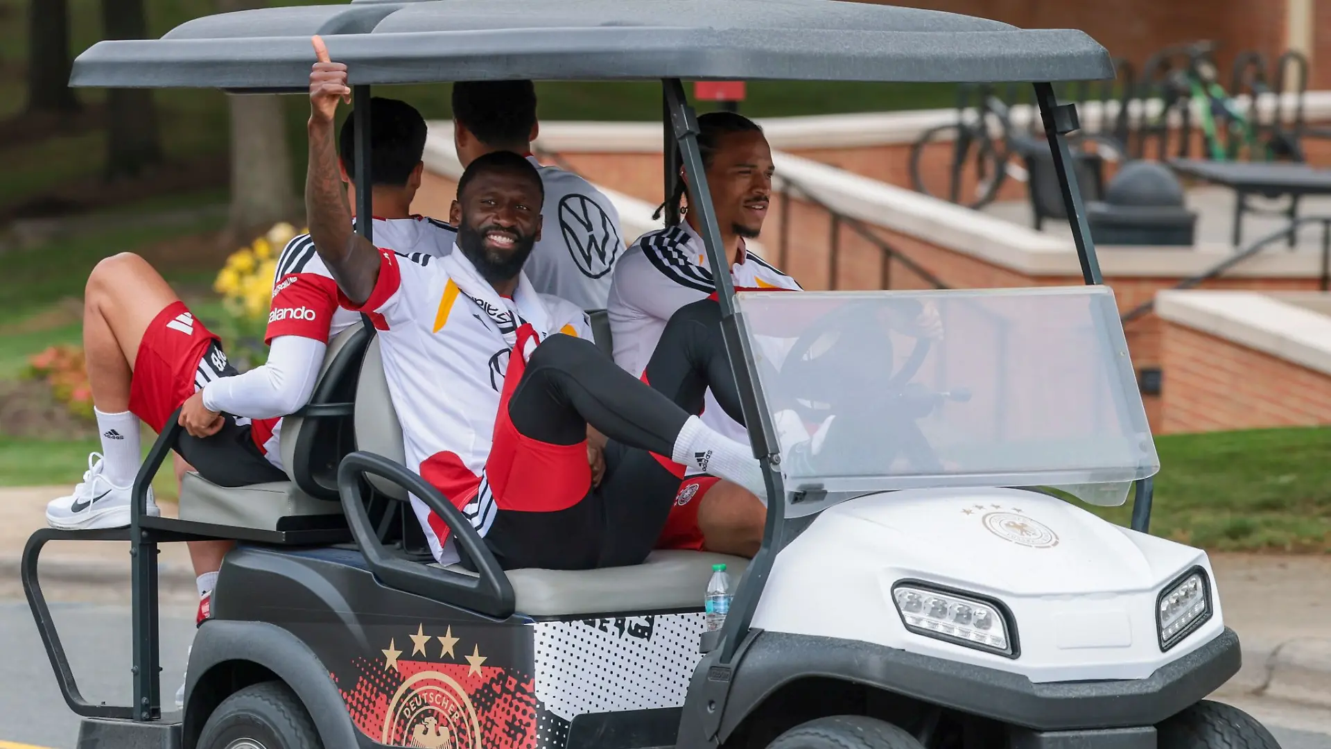 Wohin führt die wilde WM-Fahrt mit der ewigen Turnier-Verheißung Leroy Sané am Steuer?