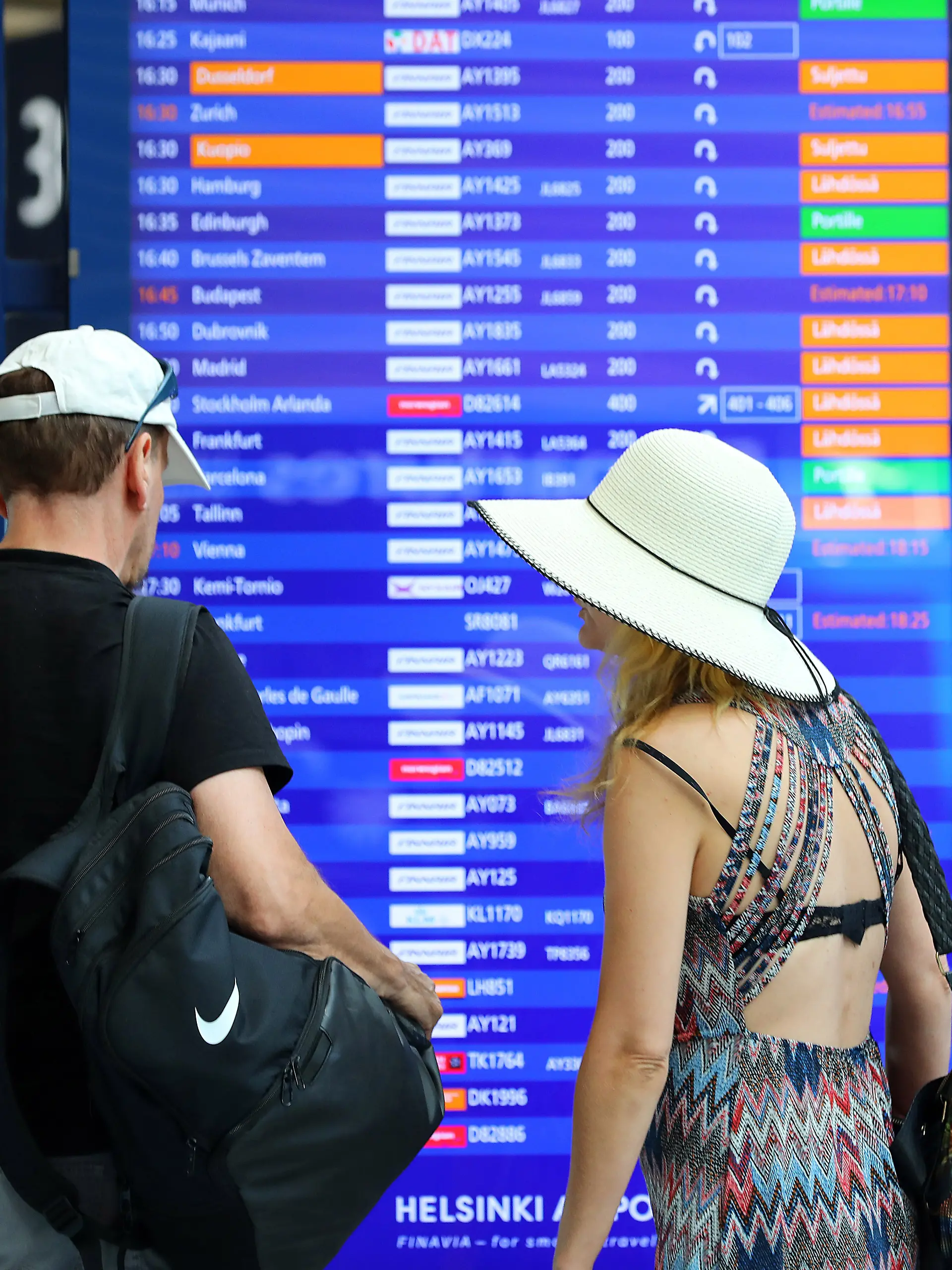 Wenn der Flieger verspätet ist oder erst gar nicht abhebt, haben Reisende Anspruch auf Entschädigung.