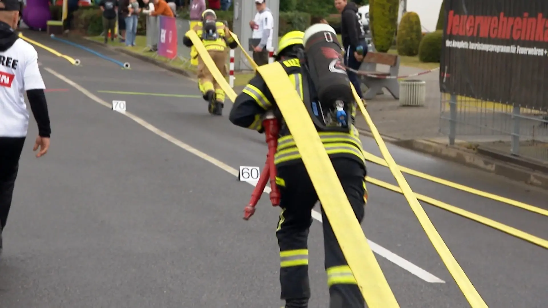 Feuerwehrleute bei Extrem-Wettkampf Internationales Treffen in Mönchengladbach
