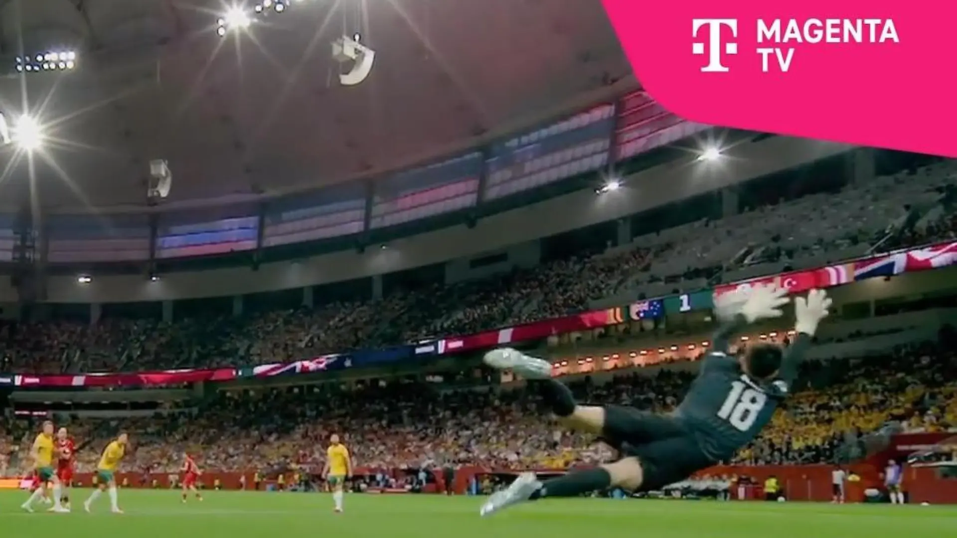 Bild von Mit den Fingerspitzen! Australiens Torwart stoppt die Türkei