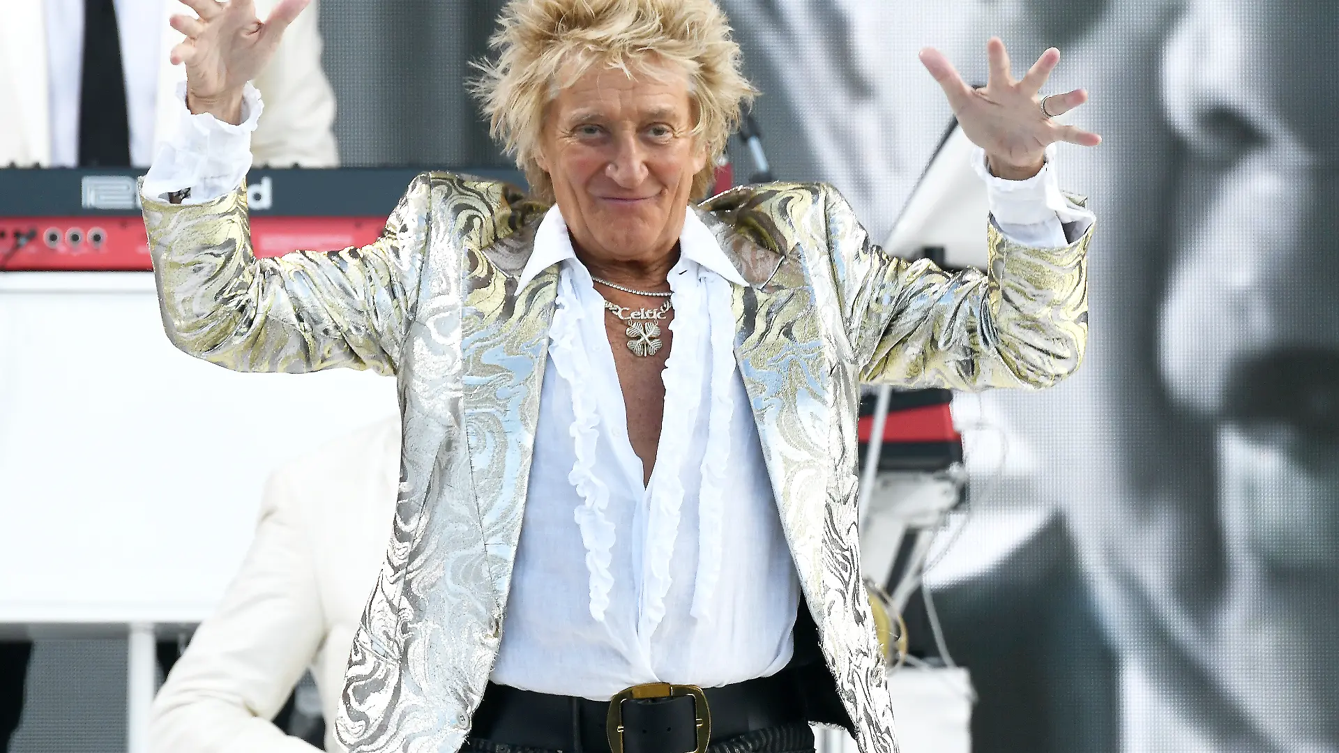 NEW ORLEANS, LOUISIANA - APRIL 26: Rod Stewart performs during the 55th Annual New Orleans Jazz & Heritage Festiva at Fair Grounds Race Course on April 26, 2026 in New Orleans, Louisiana. (Photo by Tim Mosenfelder/WireImage)