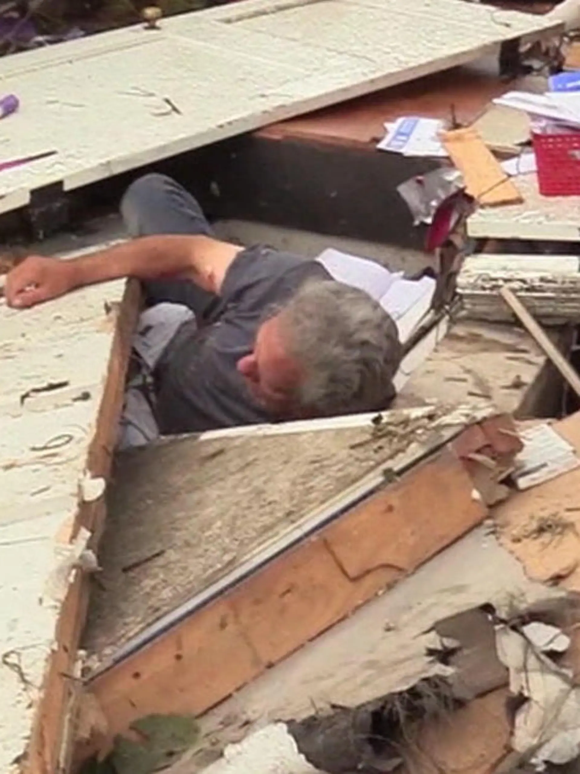 Bild zu: "Sturmjäger filmt Tornado – dann hört er plötzlich Hilfeschreie!"