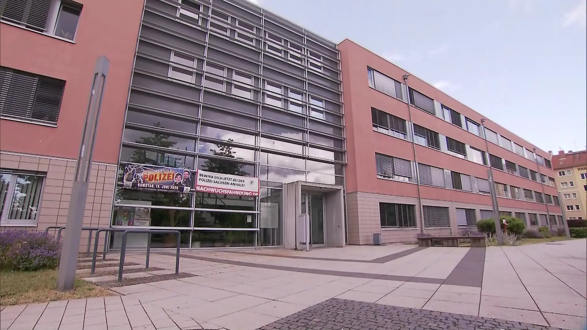 Bild zu: "Vier Mädchen vergewaltigt? Tatverdächtige sind selbst noch minderjährig"