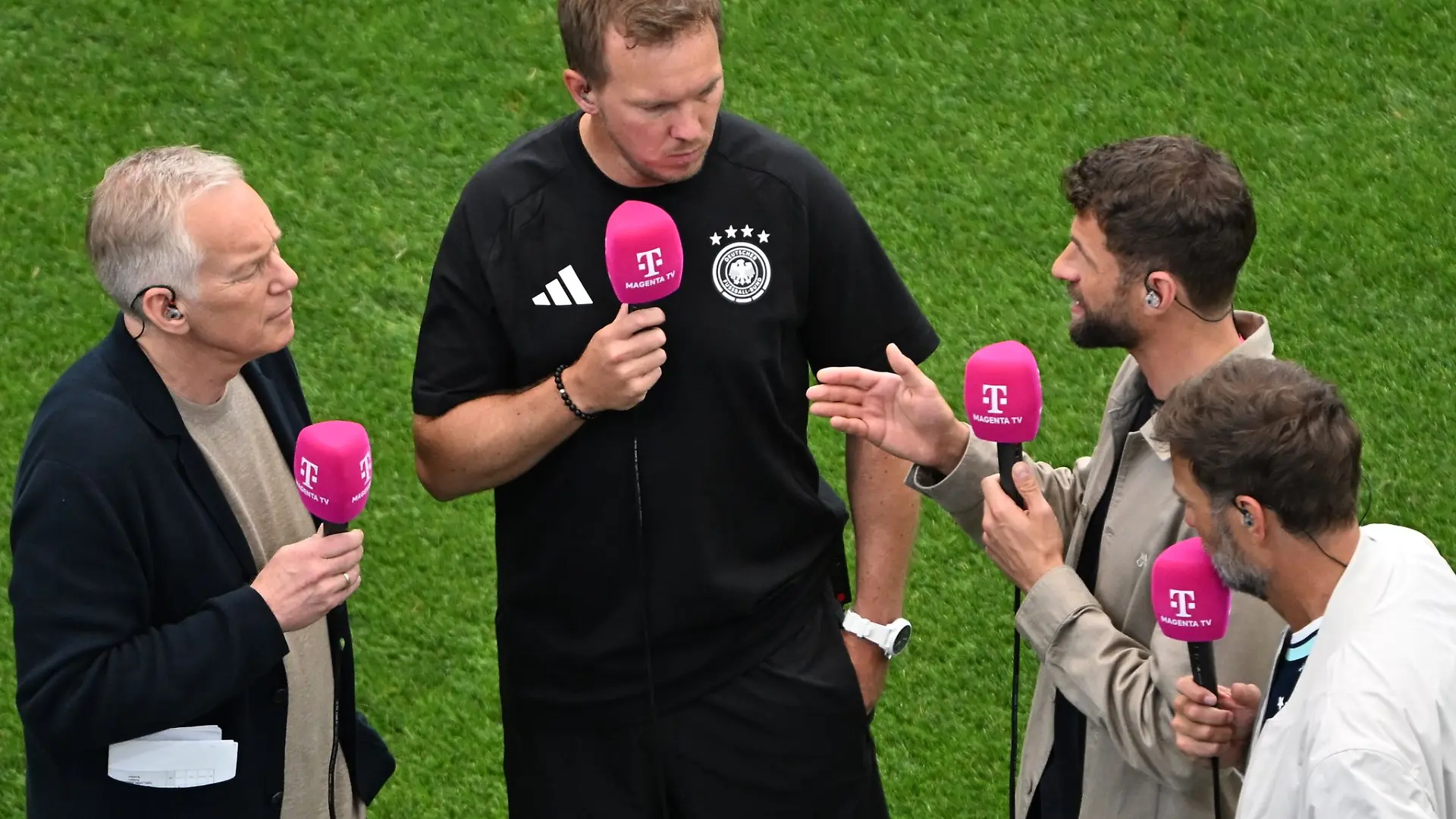 Jürgen Klopp (r) und Thomas Müller reagieren auf ihre Aussagen gegenüber Julian Nagelsmann.
