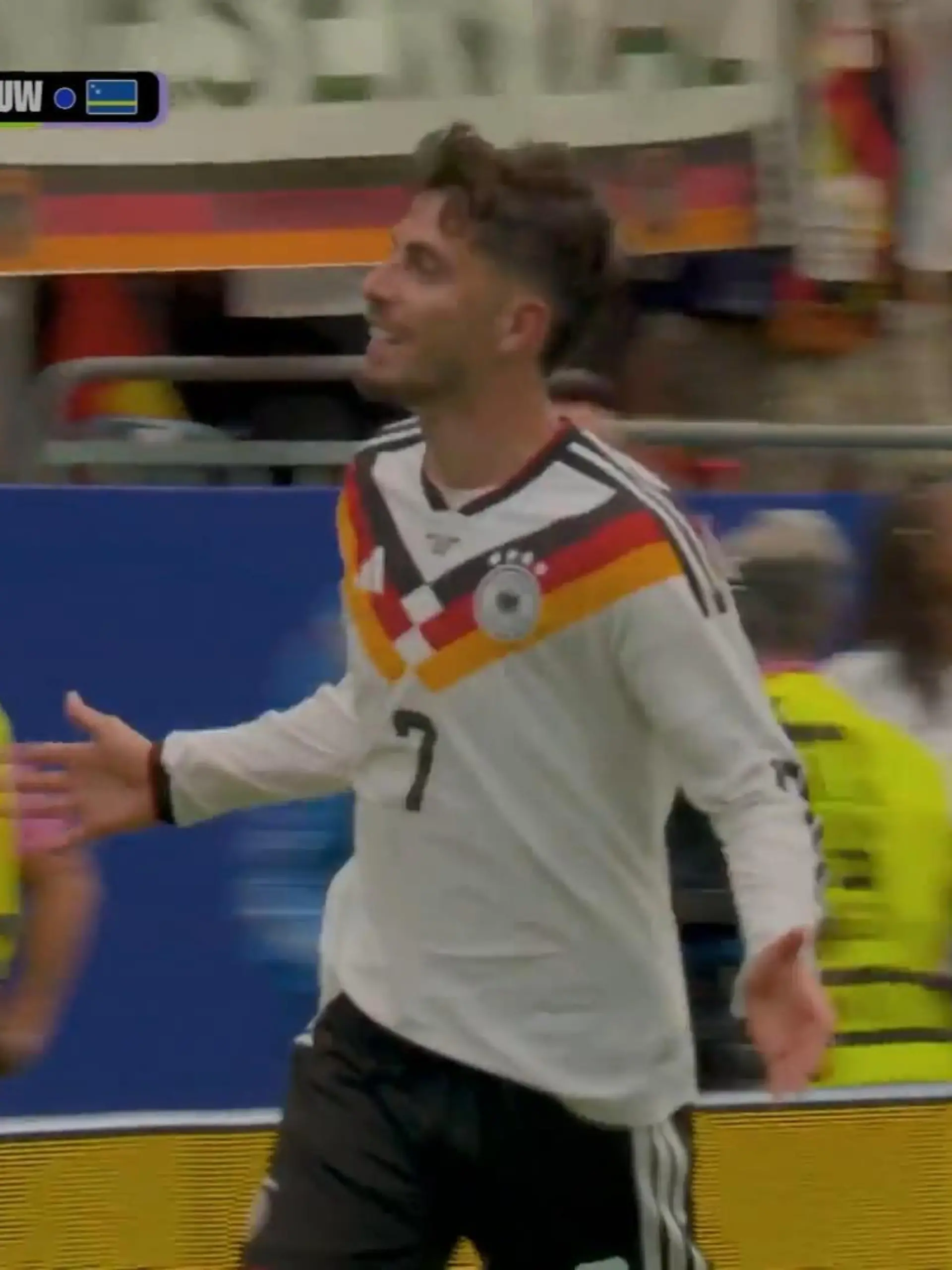 Bild zu: "Deutschlands irre Torparty gegen Curacao im Video"