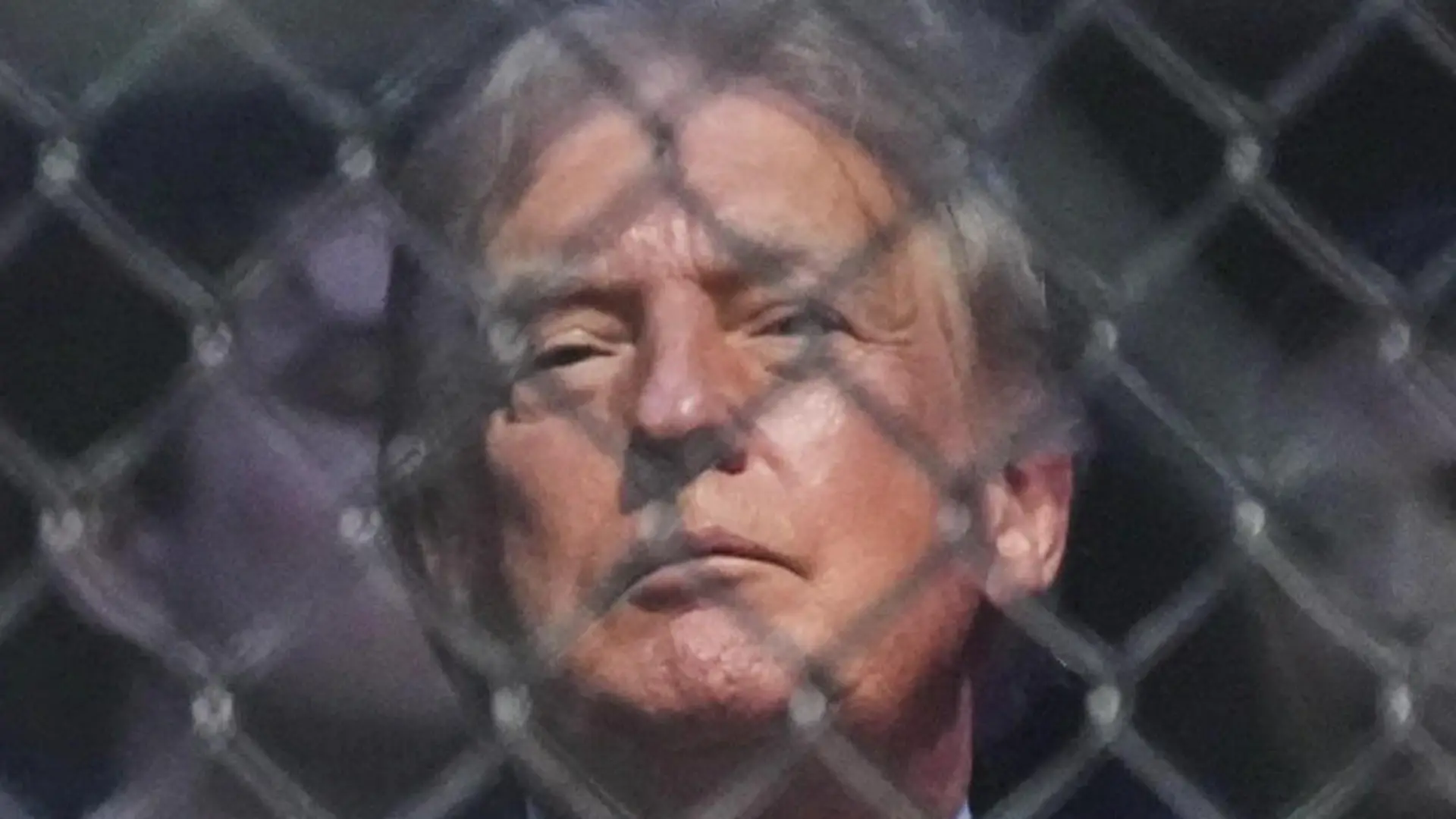 Käfigkämpfe vor Weißem Haus! SO skurril feierte Donald Trump seinen 80. Geburtstag „Großartigste Show der Welt"