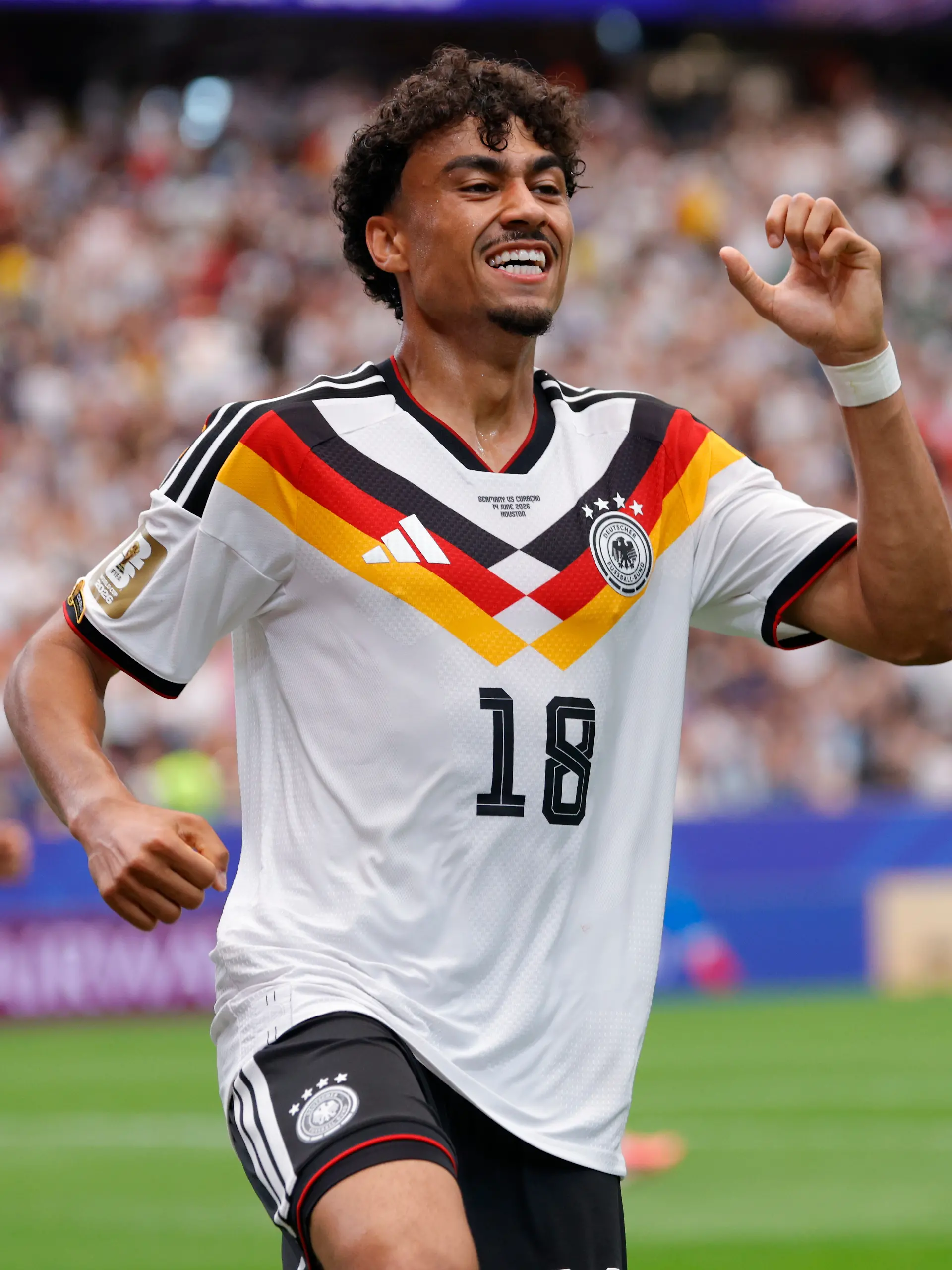 Bild zu: "Erst Fitnessstudio-Job, jetzt WM-Tor – so tickt DFB-Überflieger Nathaniel Brown!"