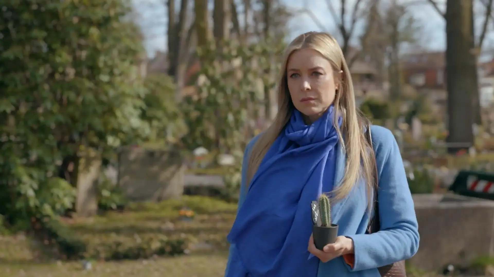 An Carlos’ Grab! Enttarnt Jessica bei GZSZ den Mörder? Anspannung im Kiez