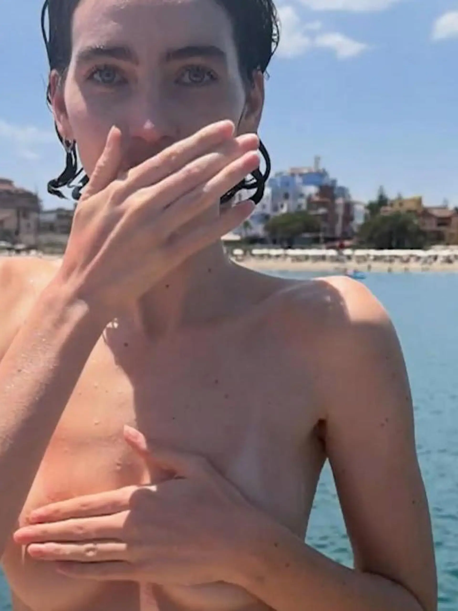 Bild zu: "Promi-Tochter oben ohne – plötzlich ist ihr Bikini-Oberteil weg!"