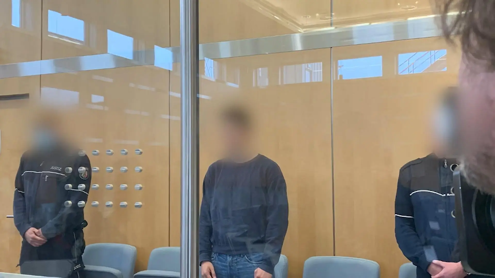 Prozessbeginn gegen mutmaßlich islamistischen Messerangreifer (18) Oberlandesgericht Düsseldorf