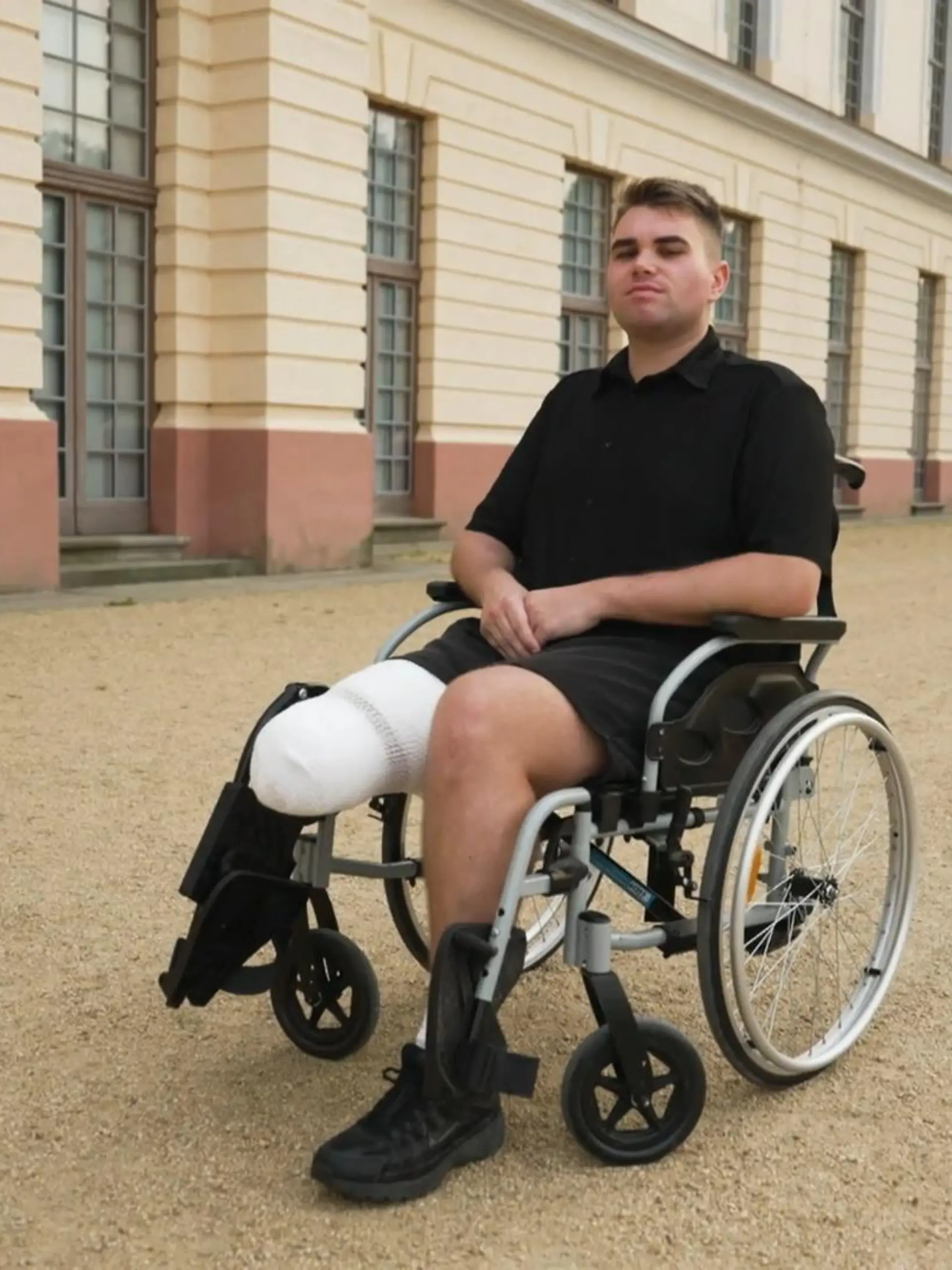 Bild zu: "Geisterboot reißt Brian (24) das Bein ab"