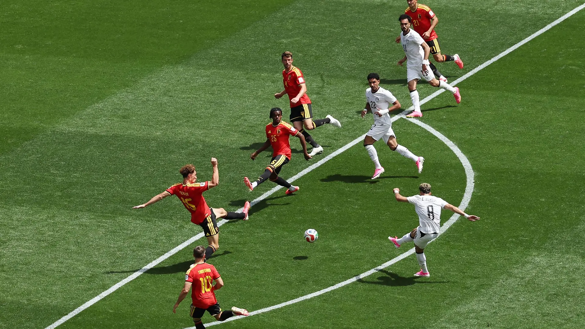 Ashour trifft vor der Pause zur Führung.