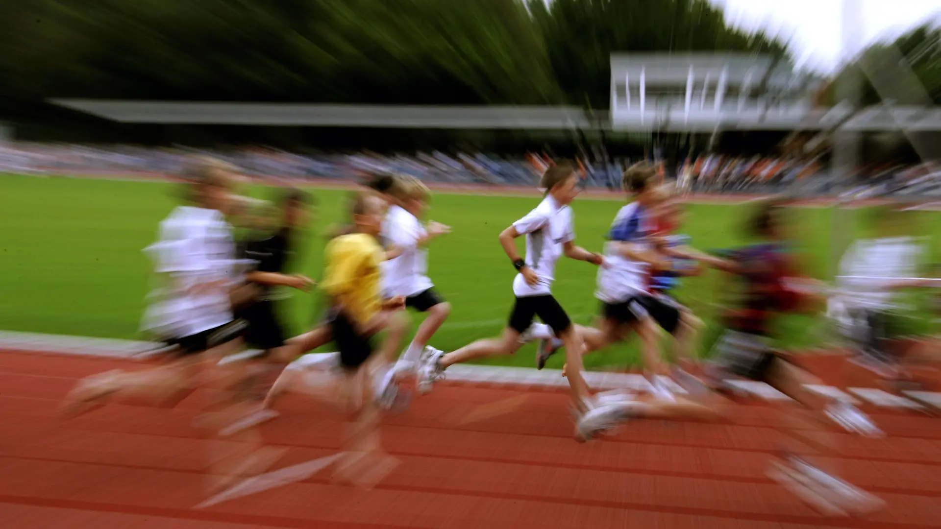 Teilnehmer der Bundesjugendspiele bei einem Laufwettbewerb (Archivbild)