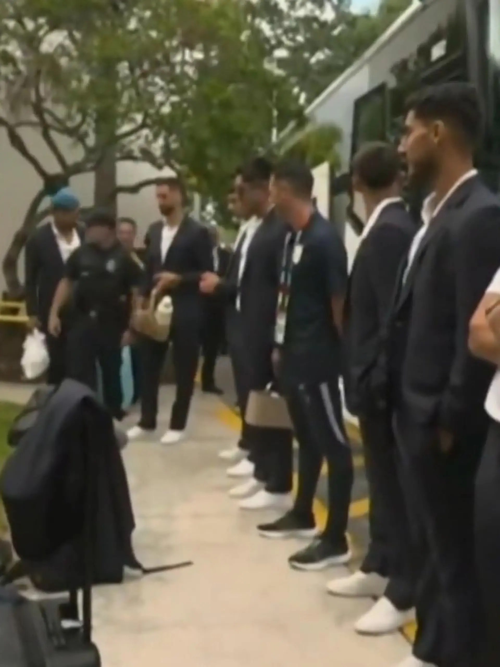 Bild zu: "Horror-Trip vor WM-Auftakt! Nationalmannschaft bei Einreise gedemütigt"