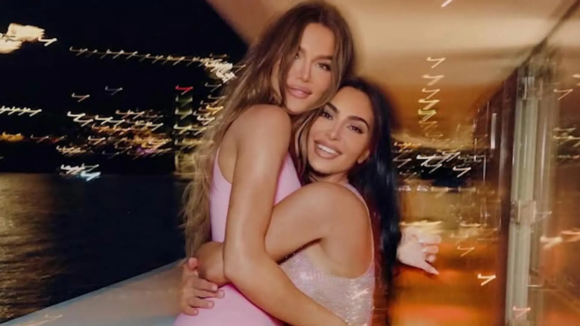 Wildes Kardashian-Wochenende! Schwestern ziehen alle Blicke auf sich – mit XXL-Ausschnitt Reality-Stars feiern in Monaco