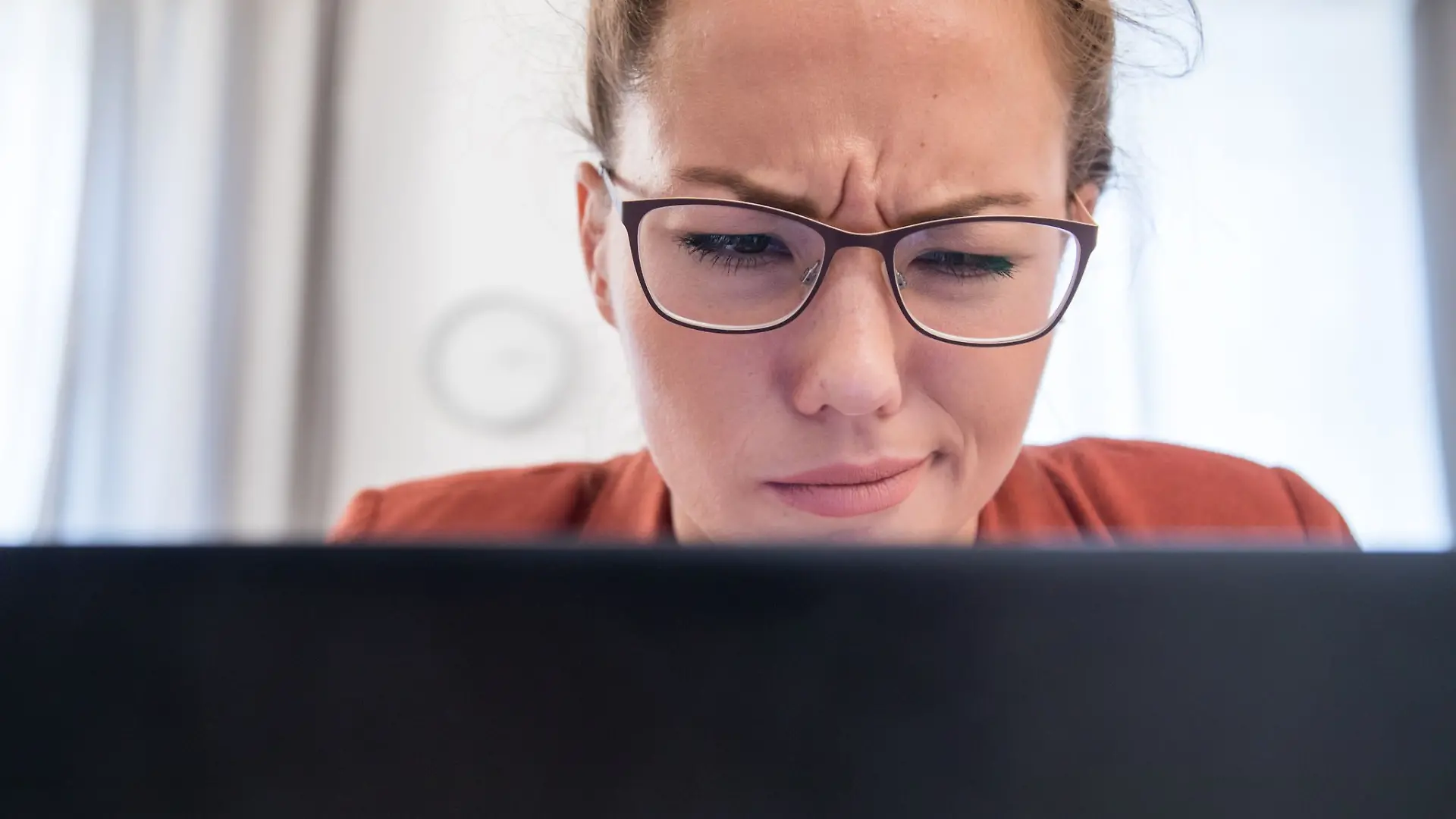 Ein Klick für mehr Verbraucherschutz: Ab dem 19. Juni 2026 müssen Online-Händler einen gut sichtbaren Widerrufsbutton anbieten.