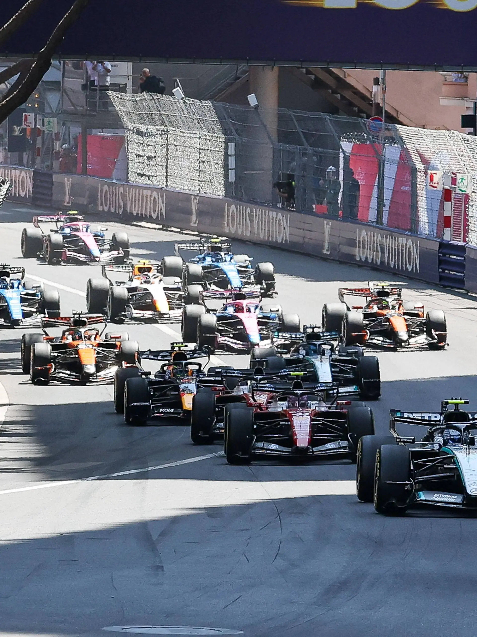 Start, Kimi Antonelli Mercedes-AMG Petronas 12, Lewis Hamilton Scuderia Ferrari HP 44, Charles Leclerc Scuderia Ferrari HP 16, Rennen, Grosser Preis von Monaco, Motorsport, Herren, Formel 1, 07.06.2026 Monte Carlo Monaco MCO *** Start, Kimi Antonelli Mercedes AMG Petronas 12 , Lewis Hamilton Scuderia Ferrari HP 44 , Charles Leclerc Scuderia Ferrari HP 16 , Race, Monaco Grand Prix, Motorsport, Men, Formula 1, 07 06 2026 Monte Carlo Monaco MCO Copyright: xkolbert-press/ChristianxKolbertx