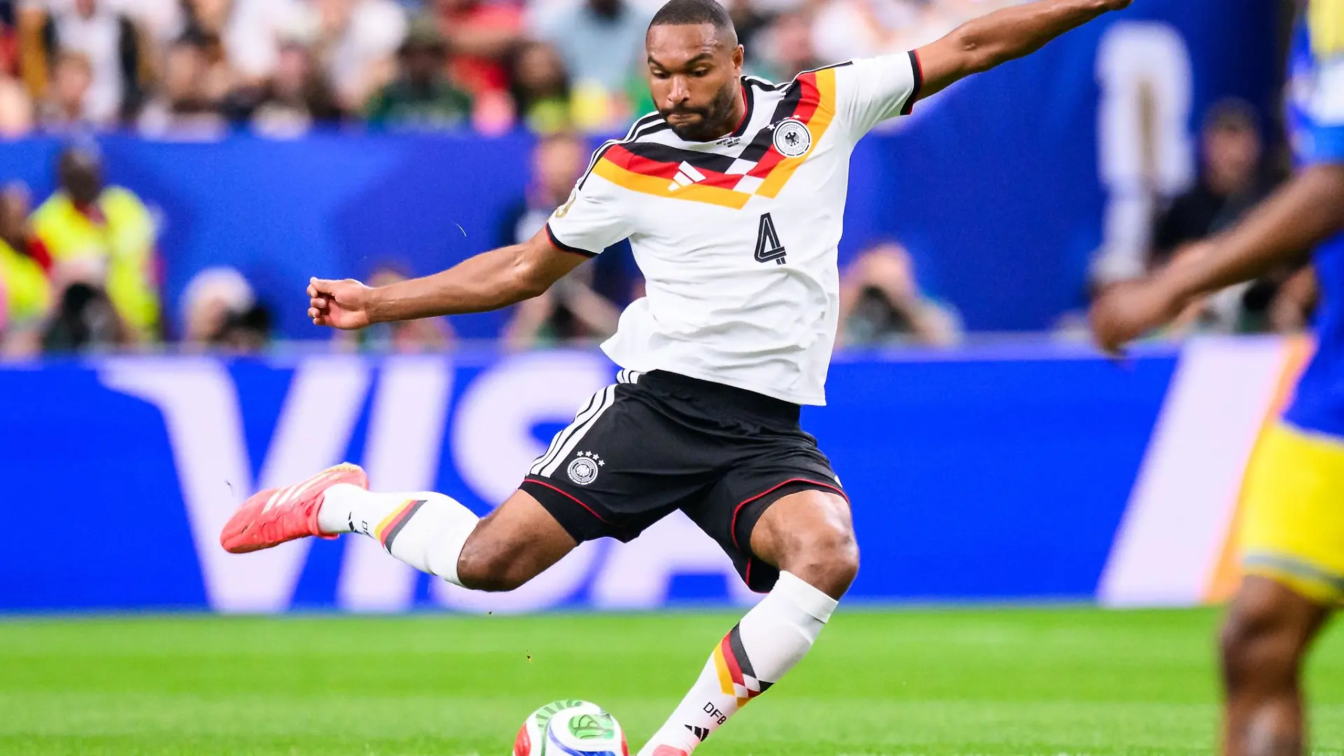 Jonathan Tah ist der deutsche Abwehrorganisator in Amerika.