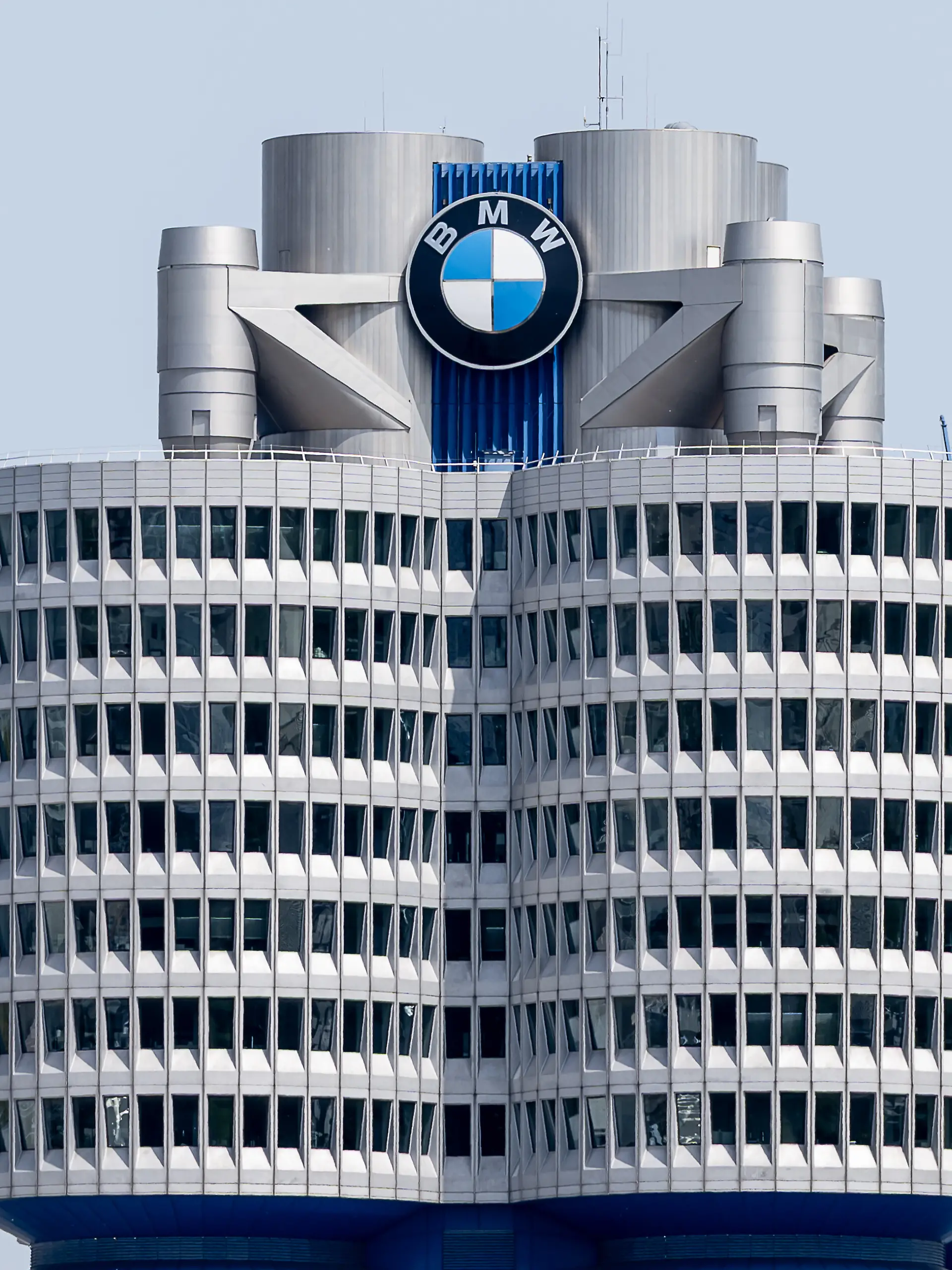 Der Hauptsitz der Bayerischen Motoren Werke BMW am Petuelring Themenbild Muenchen, Sightseeing und Wirtschaft, 24.05.2026 Foto: HMB Media/Heike Feiner