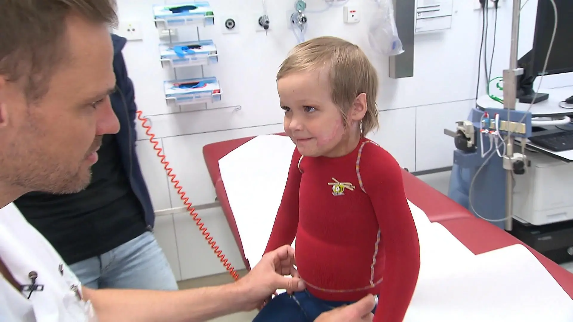 Nach 40 Operationen kann Verena (3) heute wieder lachen Einblick in Deutschlands größte Kinderklinik