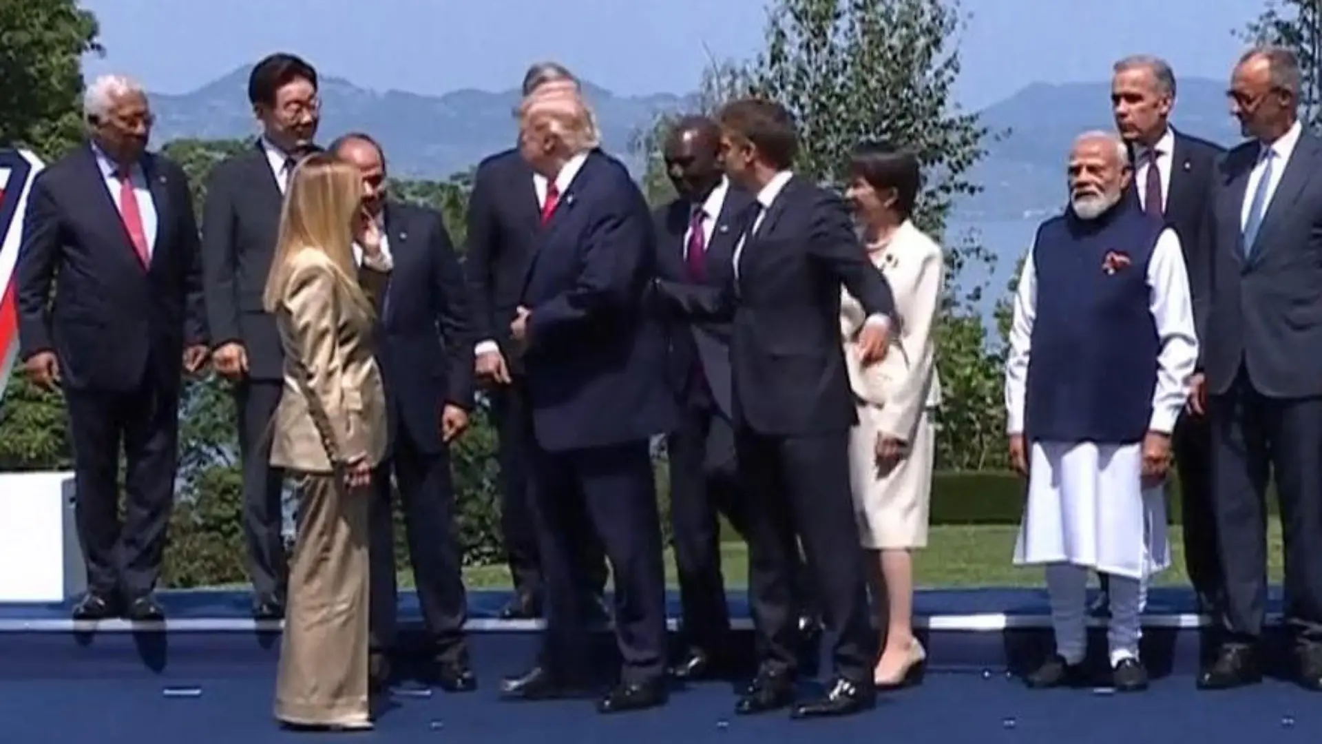 US-Präsident Trump orientierungslos? Staatschefs müssen eingreifen Irritierende Szenen beim G7-Gipfel