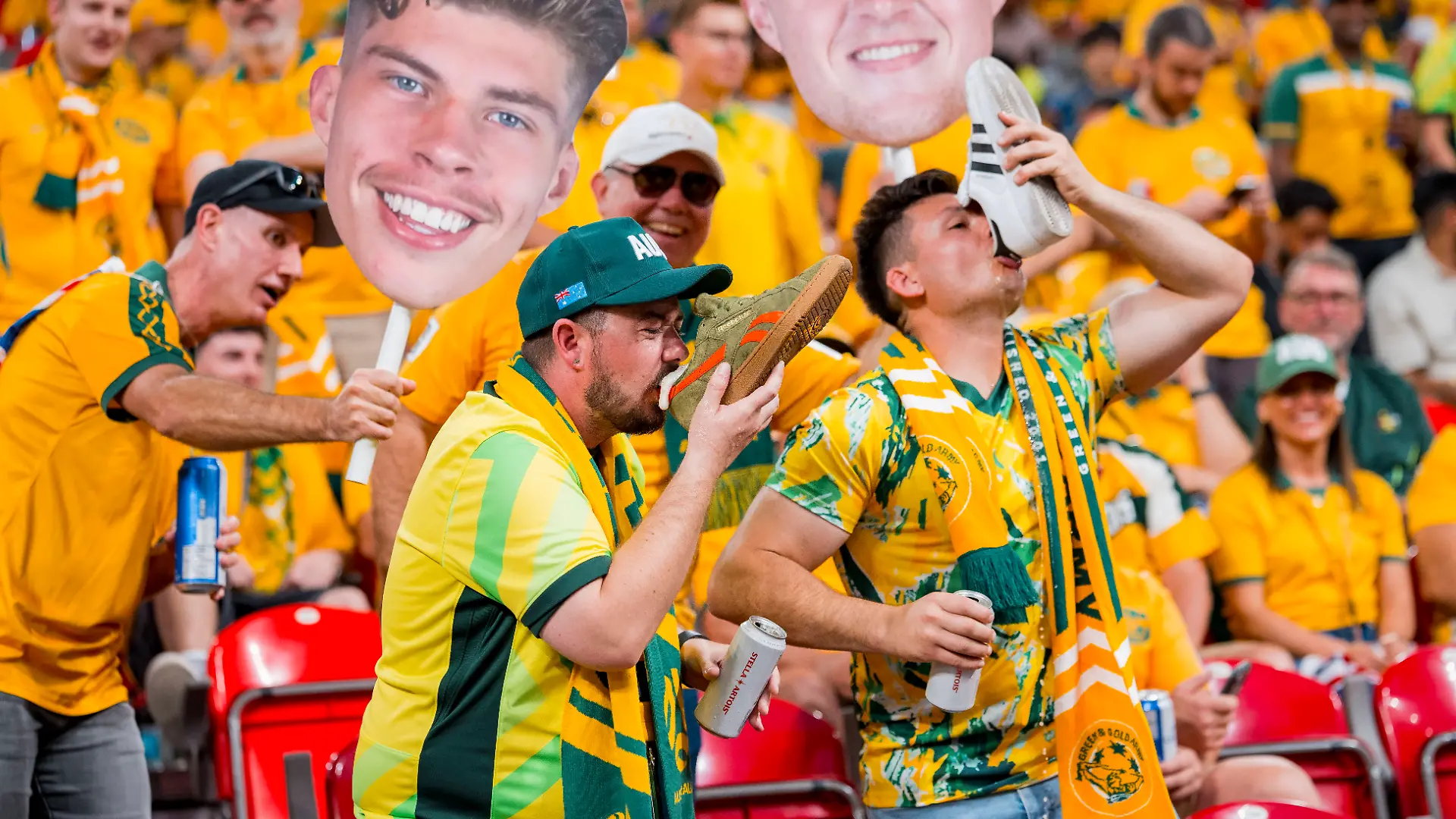 FIFA World Cup, WM, Weltmeisterschaft, Fussball 2026 - Group D - Australia vs Turkey Australian fans drink beer from their shoes ahead of the FIFA World Cup 2026 group stage soccer match Australia against Turkey, in Vancouver, Canada, 13 June 2026. VANCOUVER Canada PUBLICATIONxINxGERxAUTxINDxONLY Copyright: xBOBxFRIDx