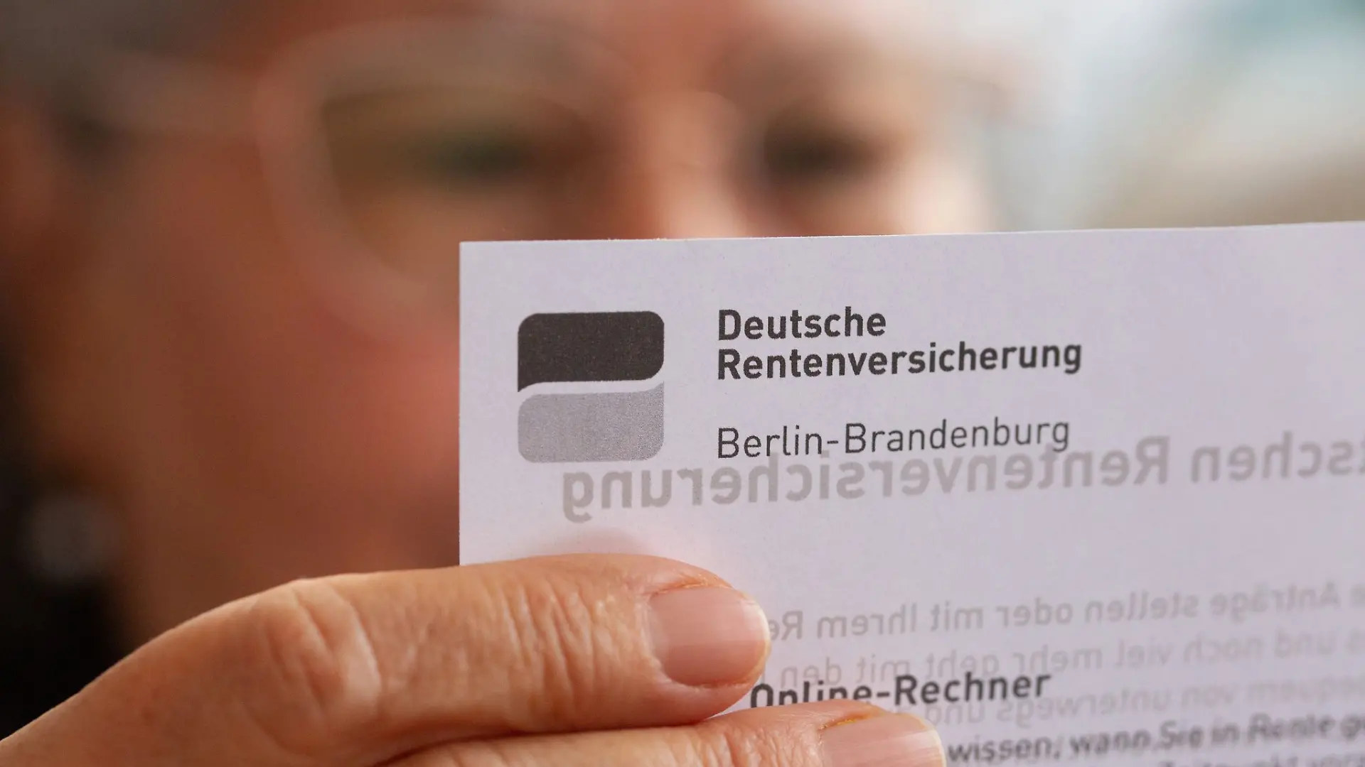 Wollen Sie früher in Rente gehen? Dann können Sie mögliche Abschläge durch freiwillige Rentenzahlungen ausgleichen.