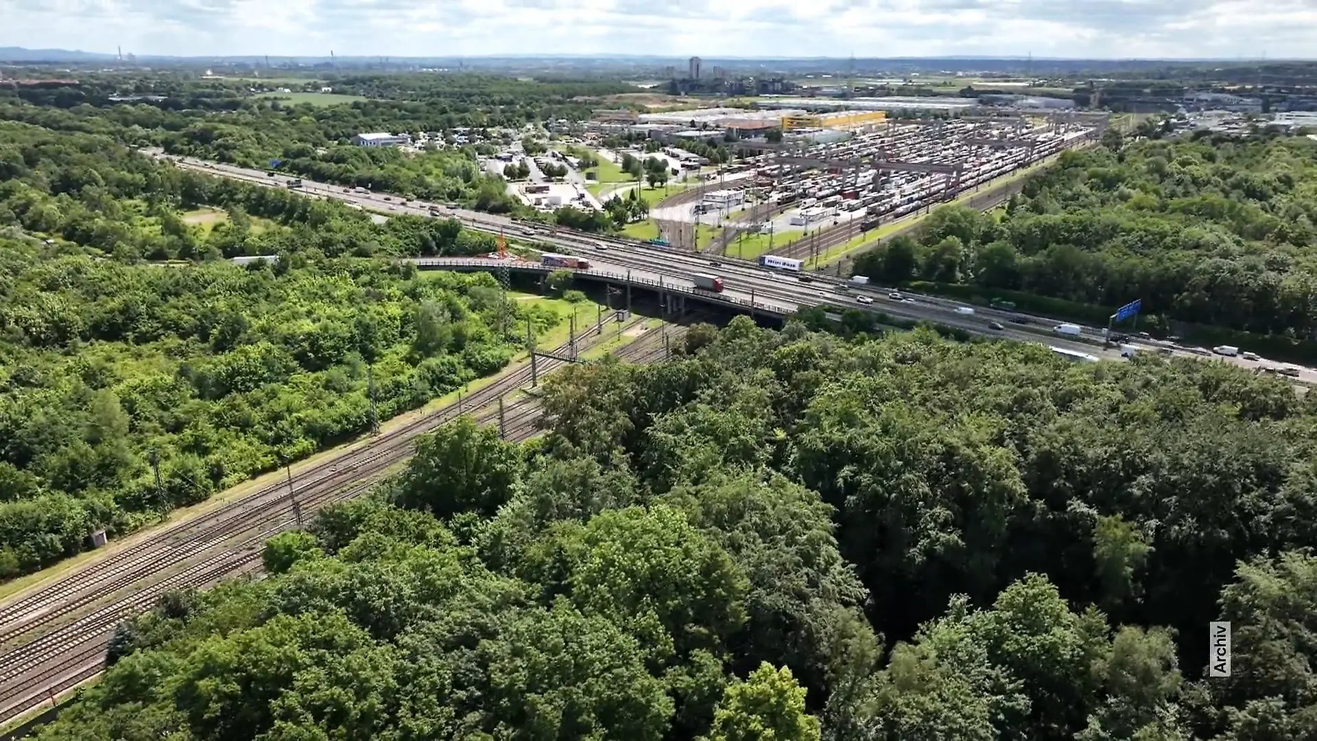 Streit um Verkehrschaos in NRW SPD spricht von Infrastruktur-Notstand