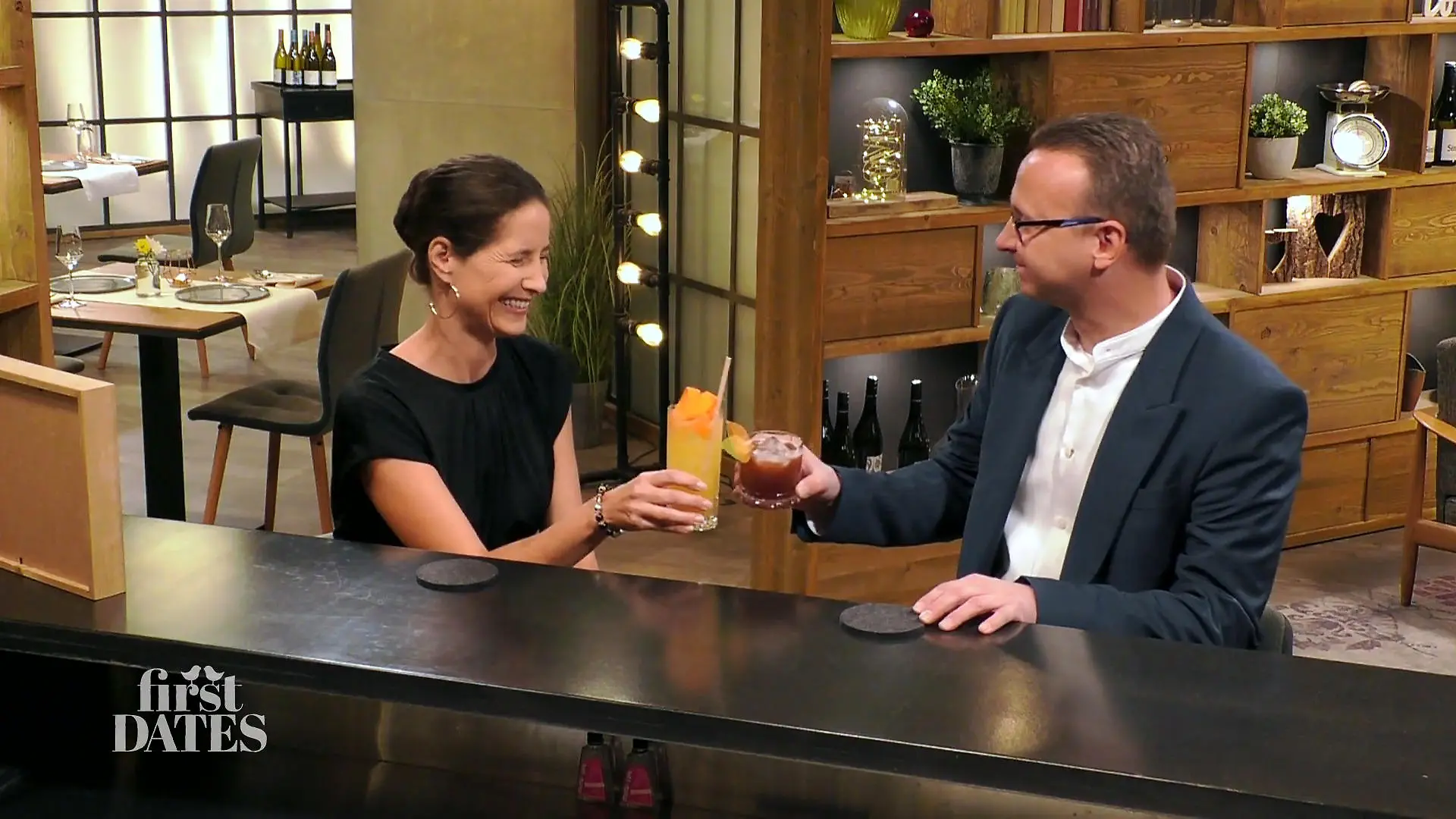 Bringt Desiree ihn zum Reden? Gegensätze am Date-Tisch