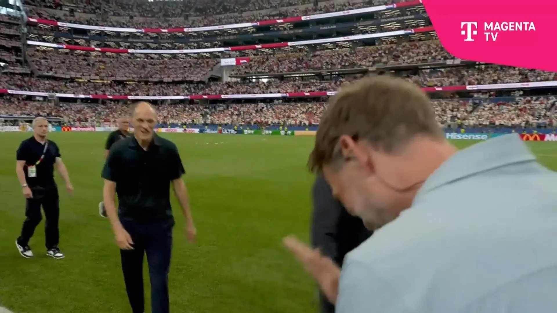Bild von Nach Englands WM-Auftaktsieg! Jürgen Klopp verbeugt sich vor Trainer Thomas Tuchel