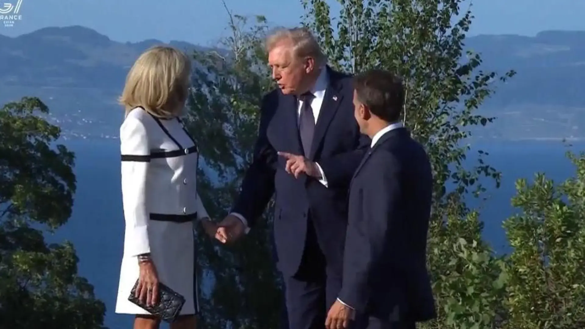 Trump hält Händchen mit Brigitte Macron – vor den Augen ihres Ehemanns! Grapsch-Alarm auf dem G7-Gipfel?