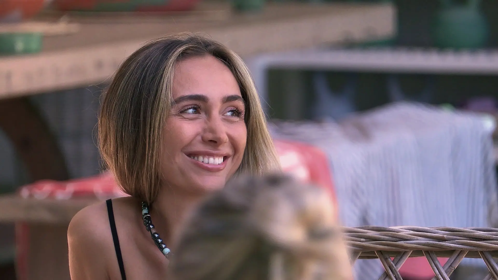 Nadja strahlt, als der Bachelor seine Entscheidung verkündet.