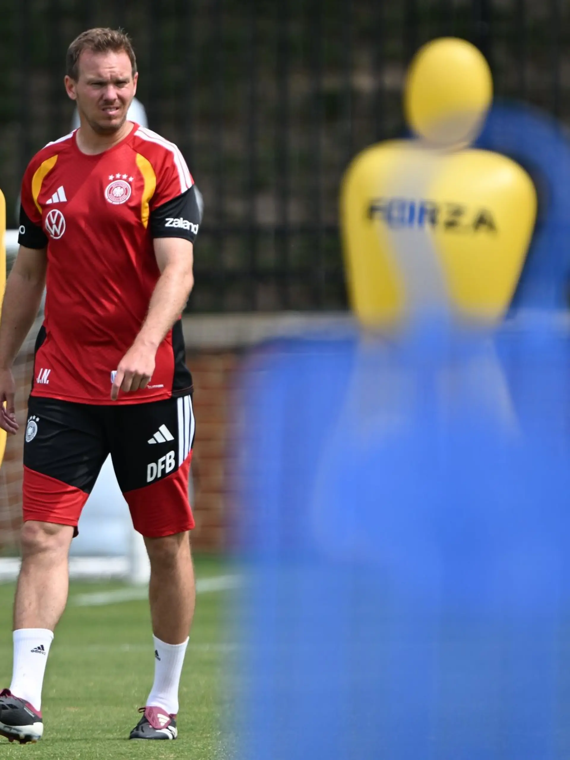 Bild zu: "Rasenschonung: Nagelsmann lässt auf Nebenplatz trainieren"