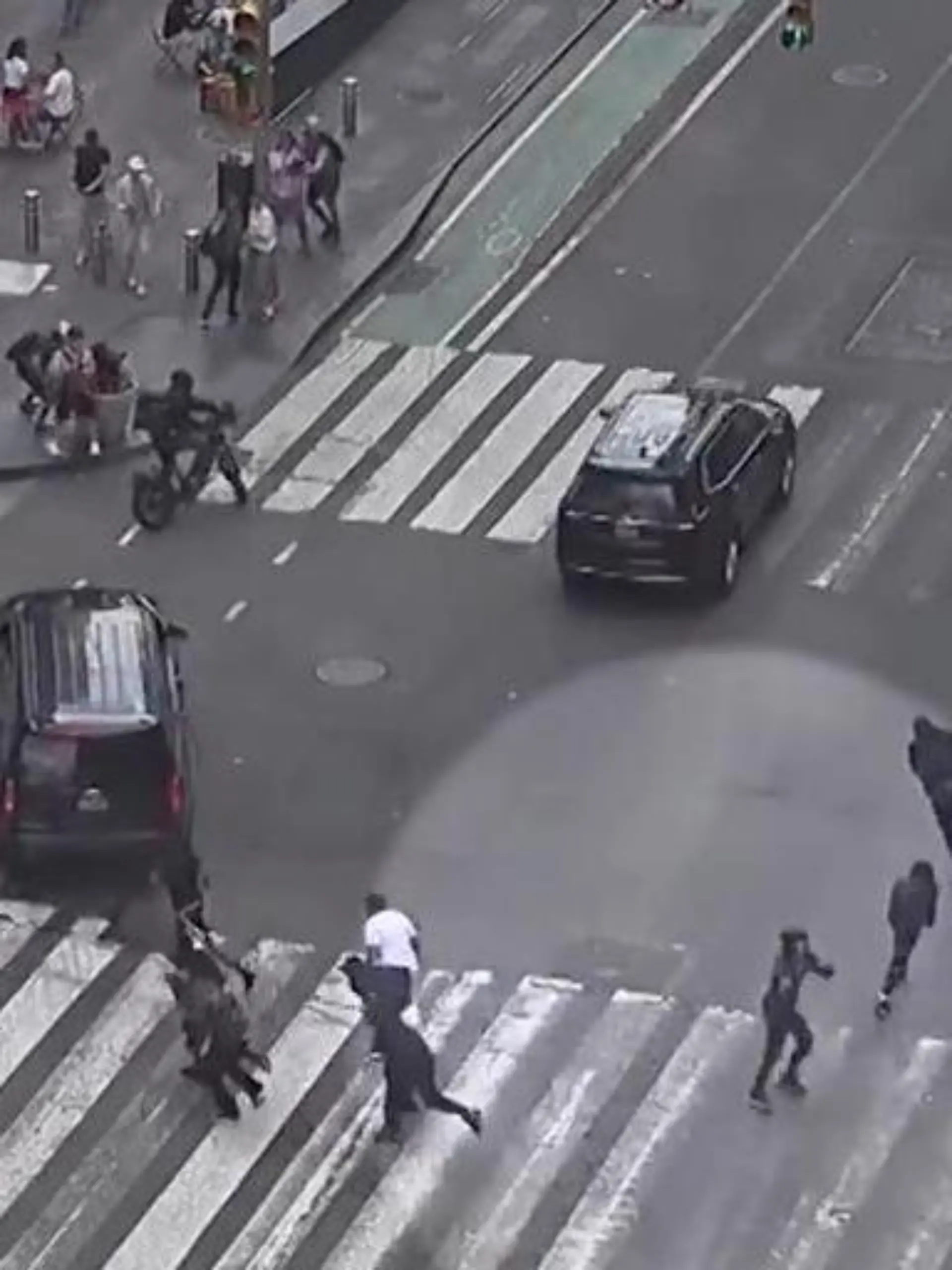 Bild zu: "Schüsse am Times Square! Plötzlich bricht mitten in New York Chaos aus"