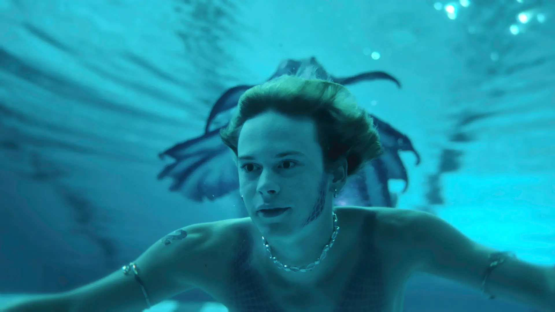 Finn (Philip Günsch) ist der Anführer der Merpeople in „Mermaids to Lovers”.