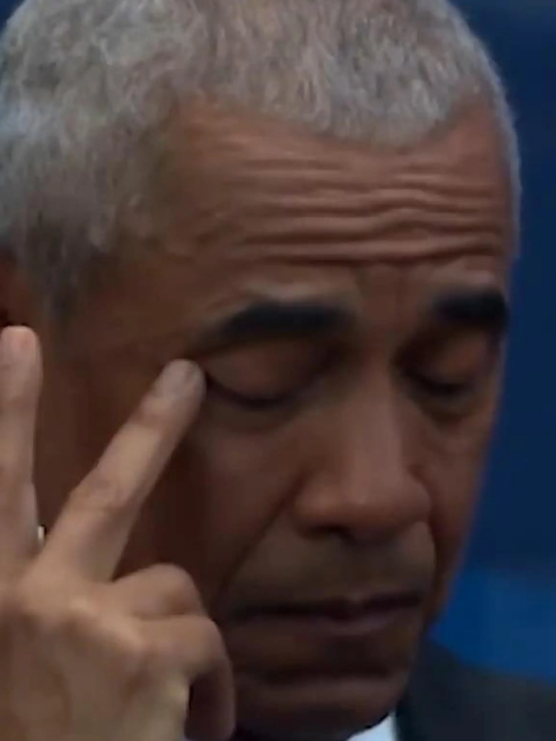 Bild zu: "Tränen bei Obama! Bei DIESEN Worten seiner Frau Michelle wird der Ex-Präsident emotional"