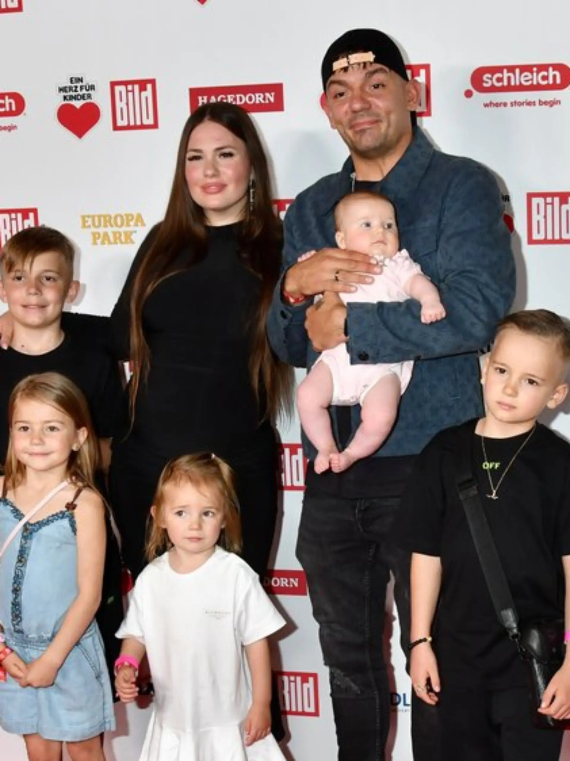 Bild zu: "Capital Bra zeigt uns seine Familie"