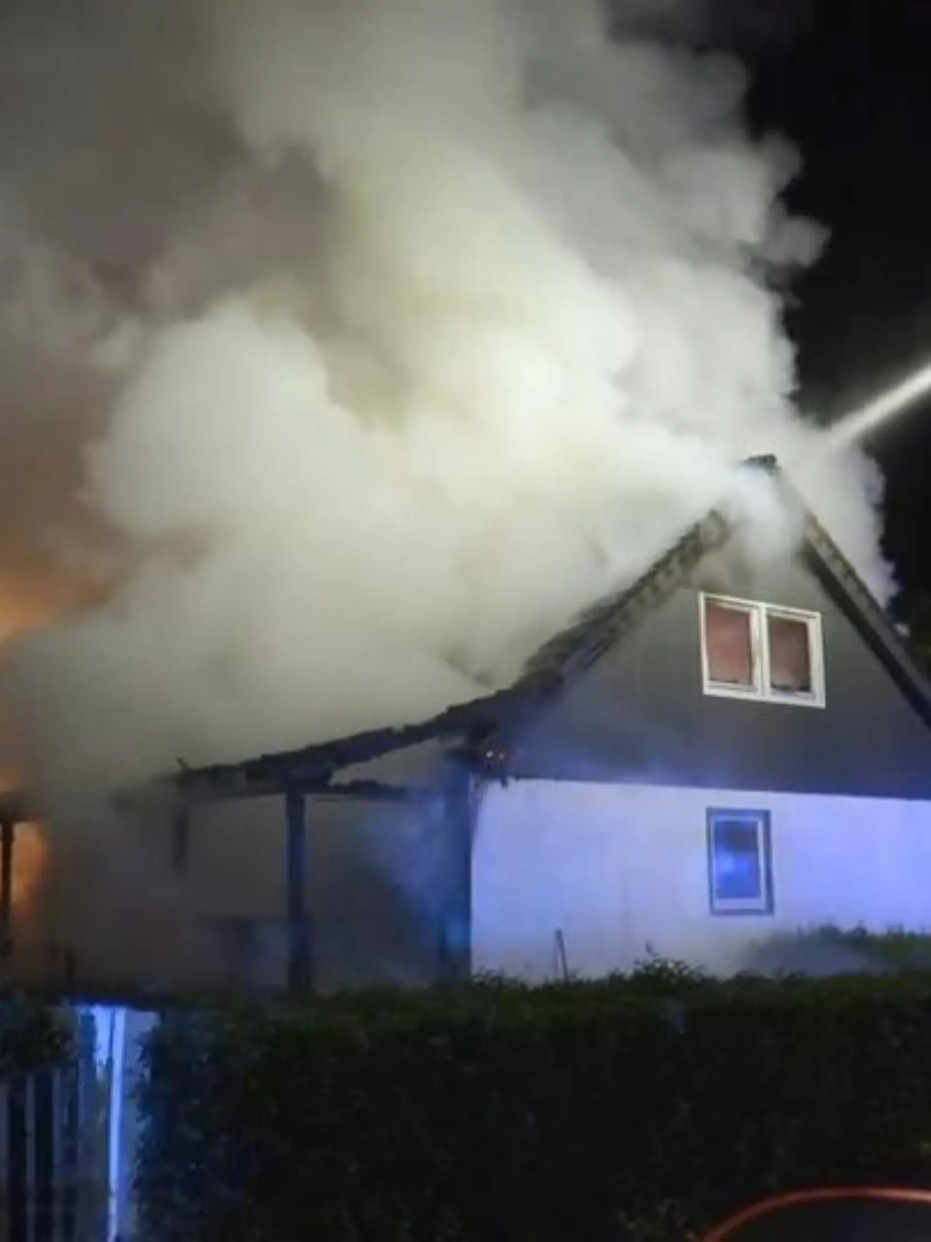 Bild zu: "Nachbarin rettet Bewohner aus Brandhaus in Lohmar"