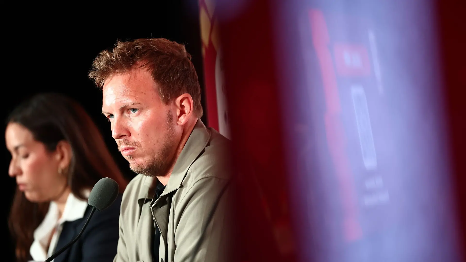 Julia Nagelsmann findet die öffentliche Bewertung von Leroy Sané nicht in Ordnung.