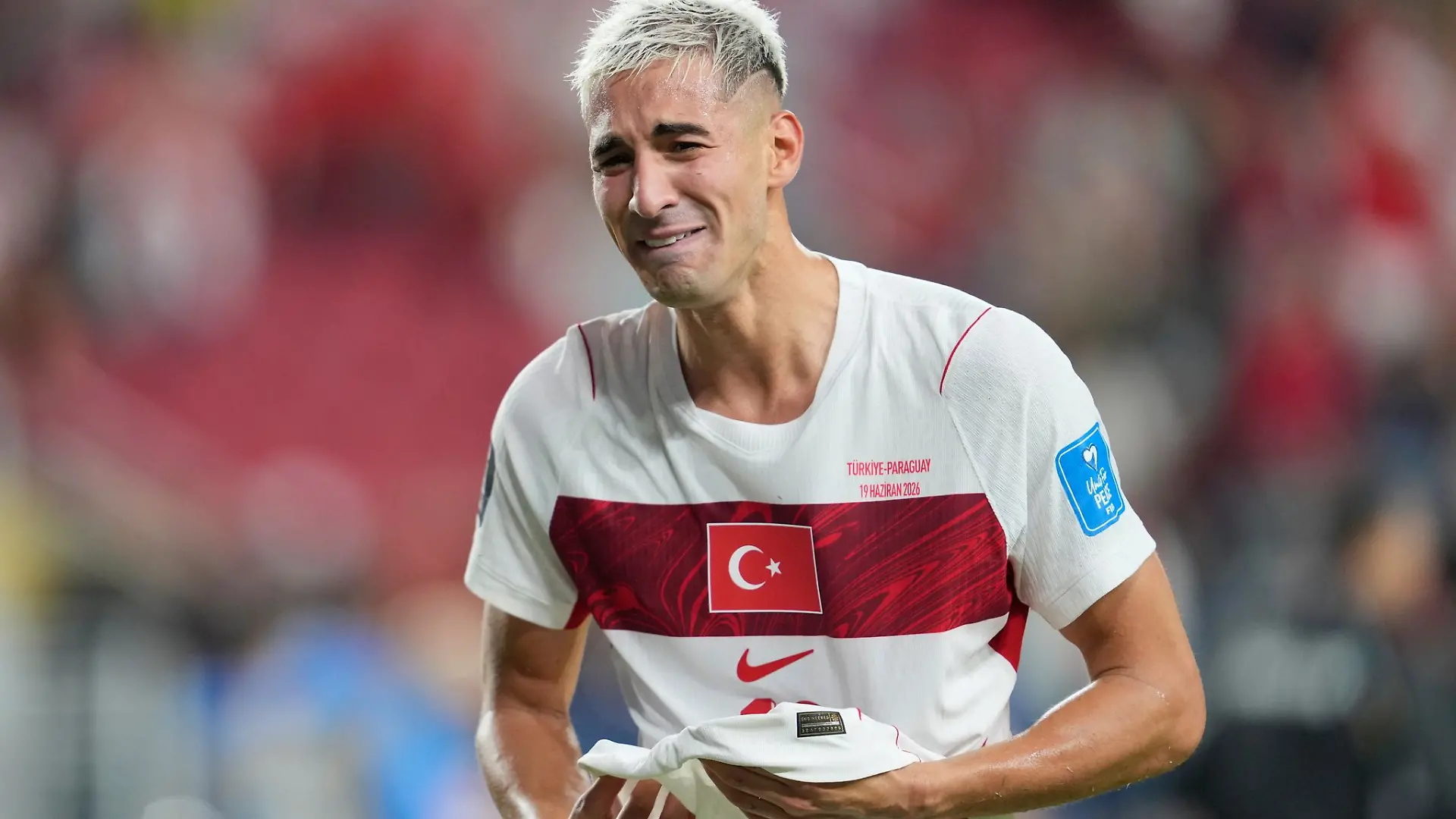 Mert Müldür reagierte sehr emotional auf die Niederlage und das Aus in der Gruppenphase.