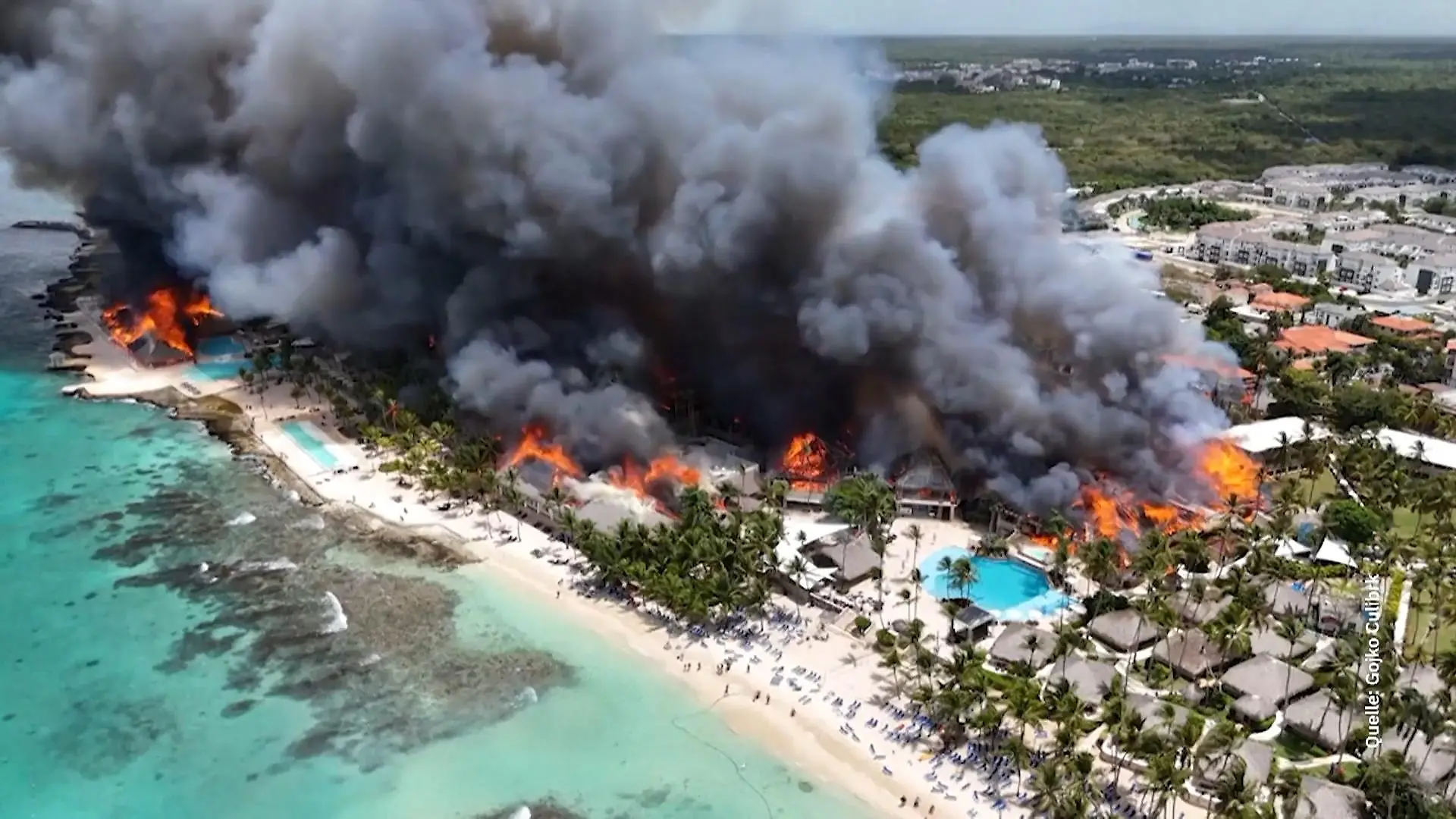Feuerhölle in Ferien-Resort! Hunderte Urlauber evakuiert – ein Mensch stirbt Tragödie in der Dominikanischen Republik