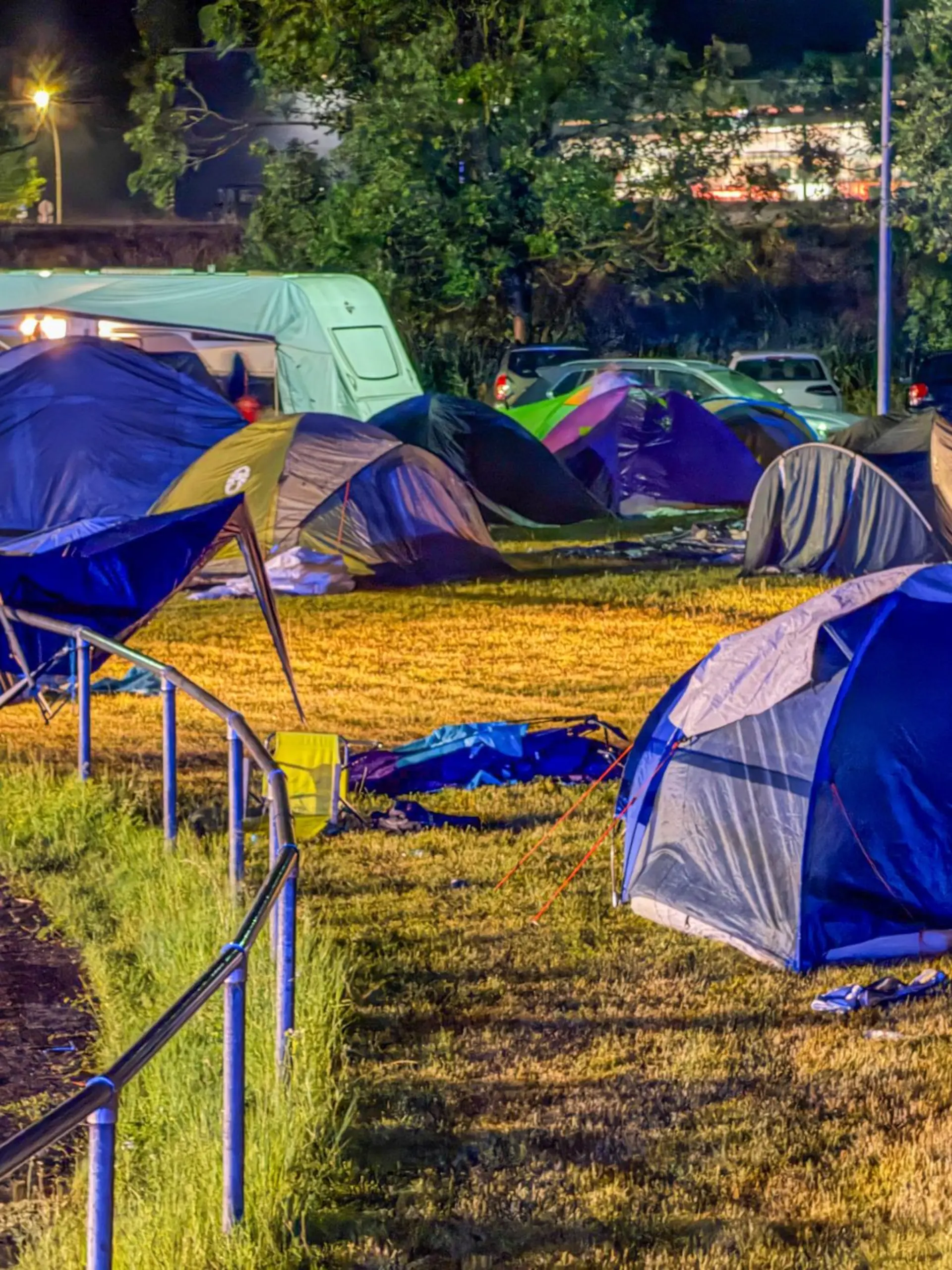 Bild zu: "Blitzschlag trifft Sportfest: Ein Mensch schwer verletzt"