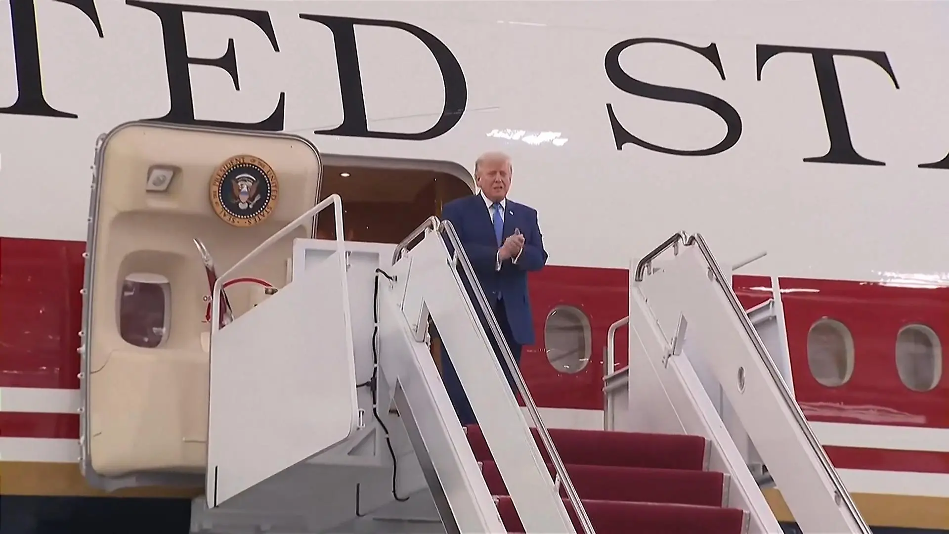 „Ein fliegendes Weißes Haus" – Donald Trump weiht Air Force One aus Katar ein Kostspieliges Geschenk wirft Fragen auf