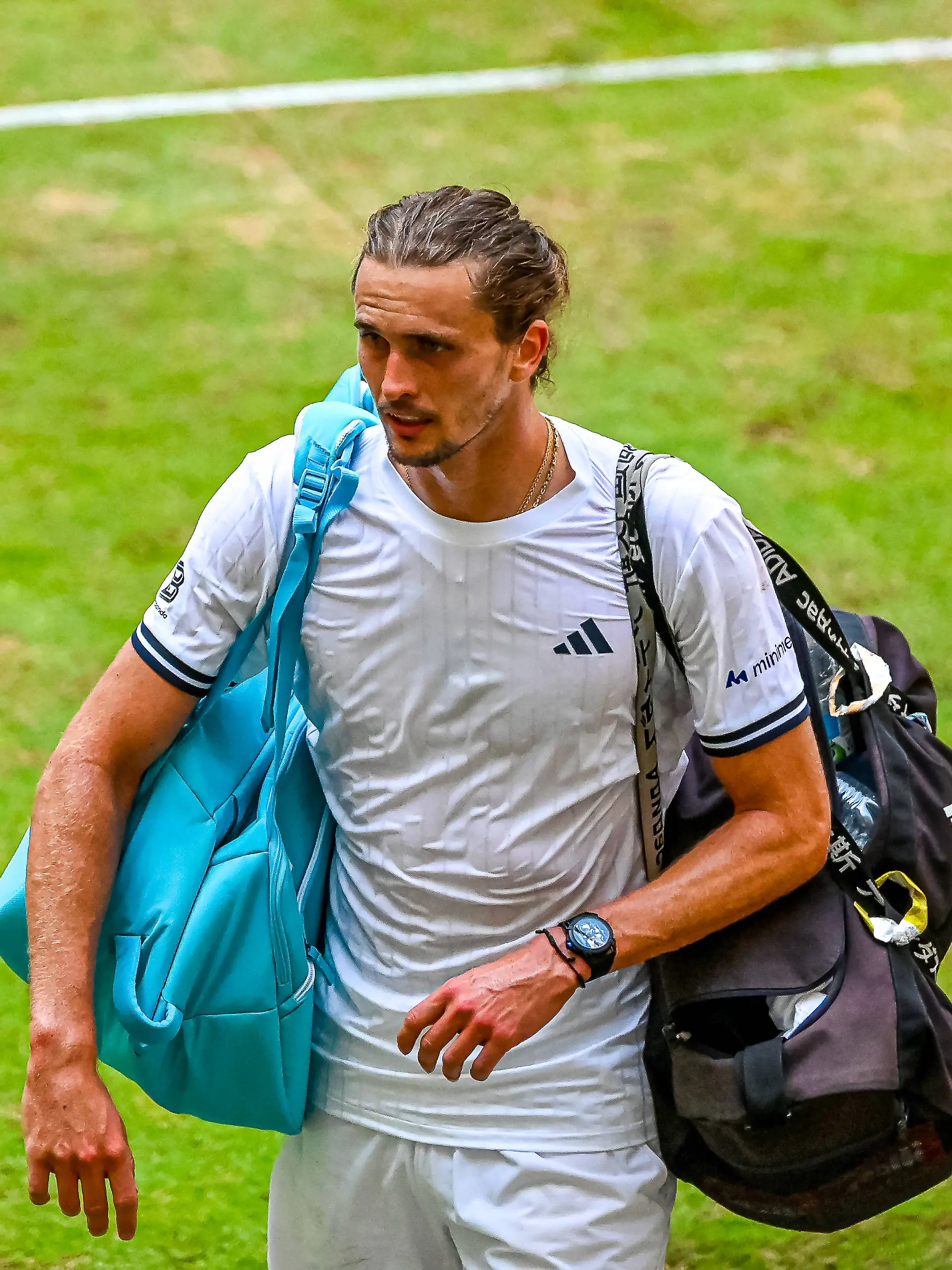 Alexander Zverev GER verlaesst das Stadion TERRA WORTMANN Open 2026, Tennis, ATP, Tennis Herren Tennis Herren 500, Turnier, Hauptfeld, Halbfinale, 20.06.2026, TERRA WORTMANN Open 2026, Tennis, ATP, Tennis Herren 500, Turnier, Hauptfeld, Halbfinale, 20.06.2026 Halle *** Alexander Zverev GER leaves the stadium at the TERRA WORTMANN Open 2026, Tennis, ATP, Mens 500, Tournament, Main Draw, Semifinals, June 20, 2026, TERRA WORTMANN Open 2026, Tennis, ATP, Mens 500, Tournament, Main Draw, Semifinals, June 20, 2026, Indoor,detected_source_language Copyright: xEibner-Pressefoto/RobertxGertzenx EP_RGN