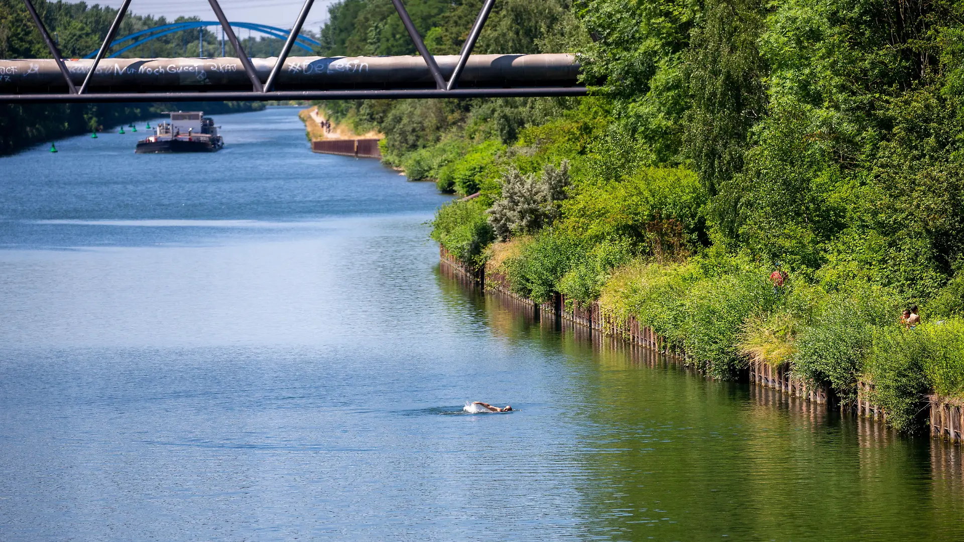 Ein Jugendlicher ist am Samstag (20. Juni) beim Schwimmen im Rhein-Herne-Kanal ums Leben gekommen