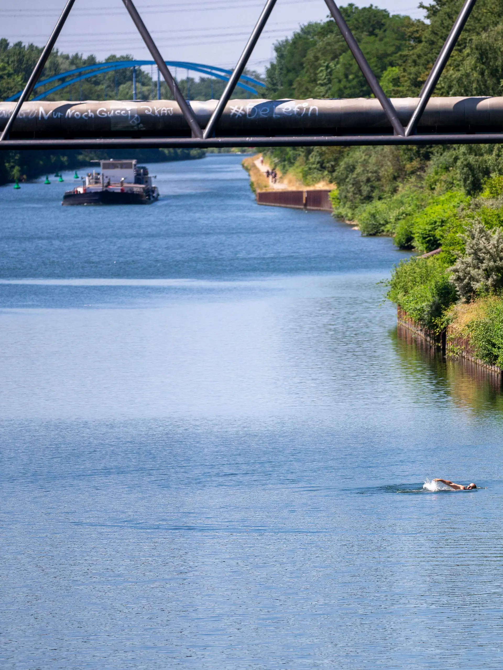 Ein Jugendlicher ist am Samstag (20. Juni) beim Schwimmen im Rhein-Herne-Kanal ums Leben gekommen