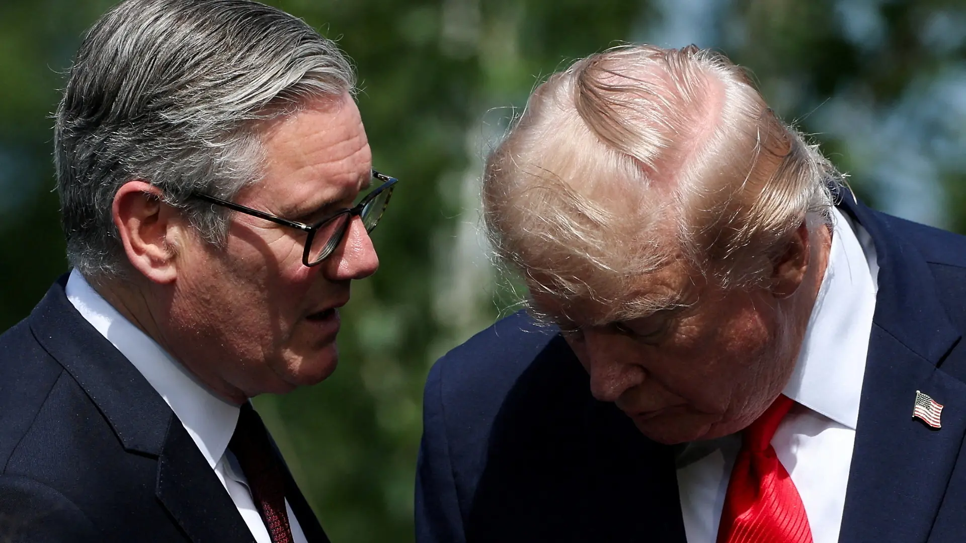British Prime Minister Keir Starmer and U.S. President Donald Trump speak as they wait for a family photo during the G7 summit, in Evian-les-Bains, France, June 16, 2026. REUTERS/Isabel Infantes/Pool      REFILE - FIXING HEADLINE